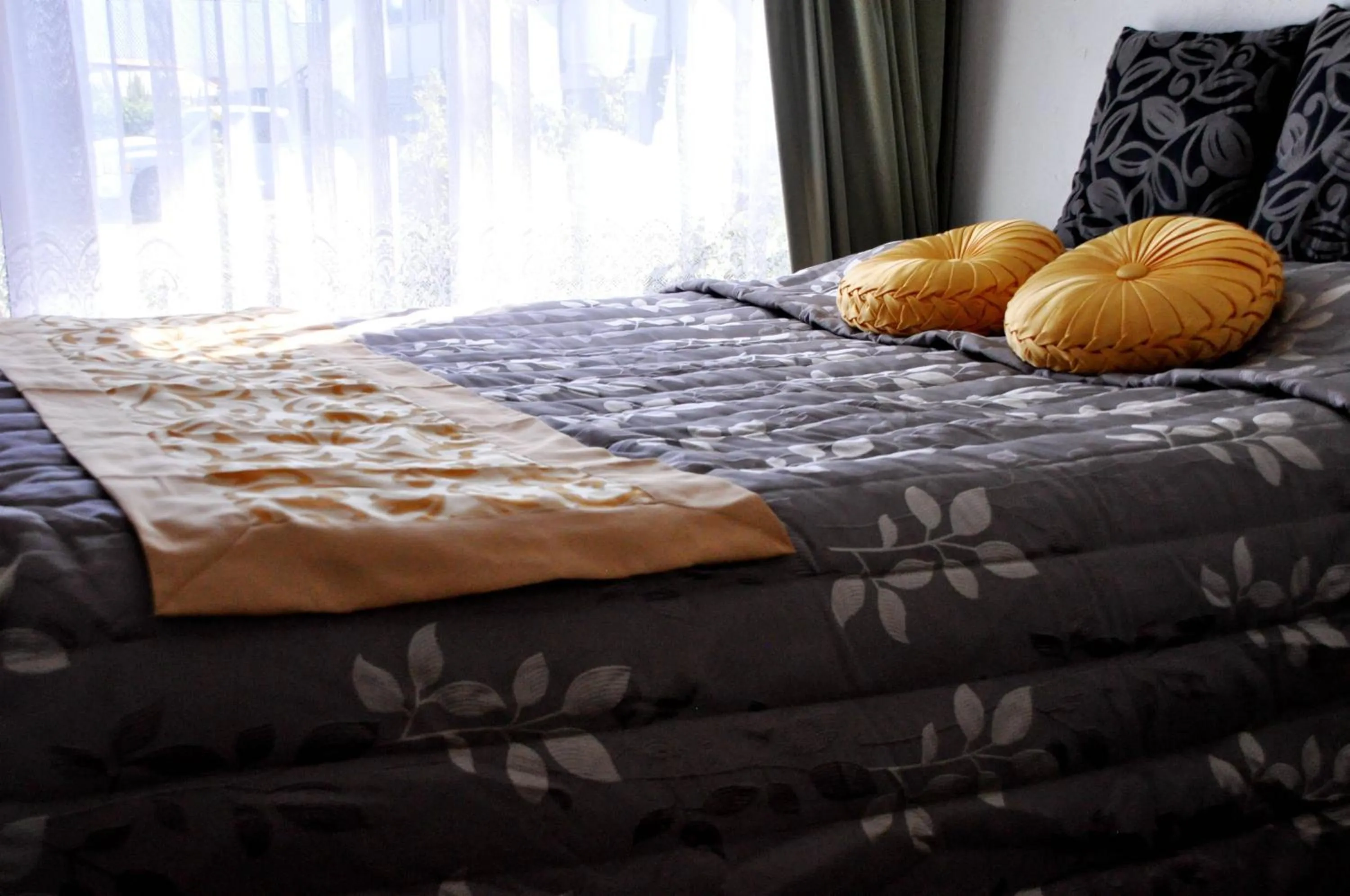 Bedroom, Bed in Braemar Motor Inn