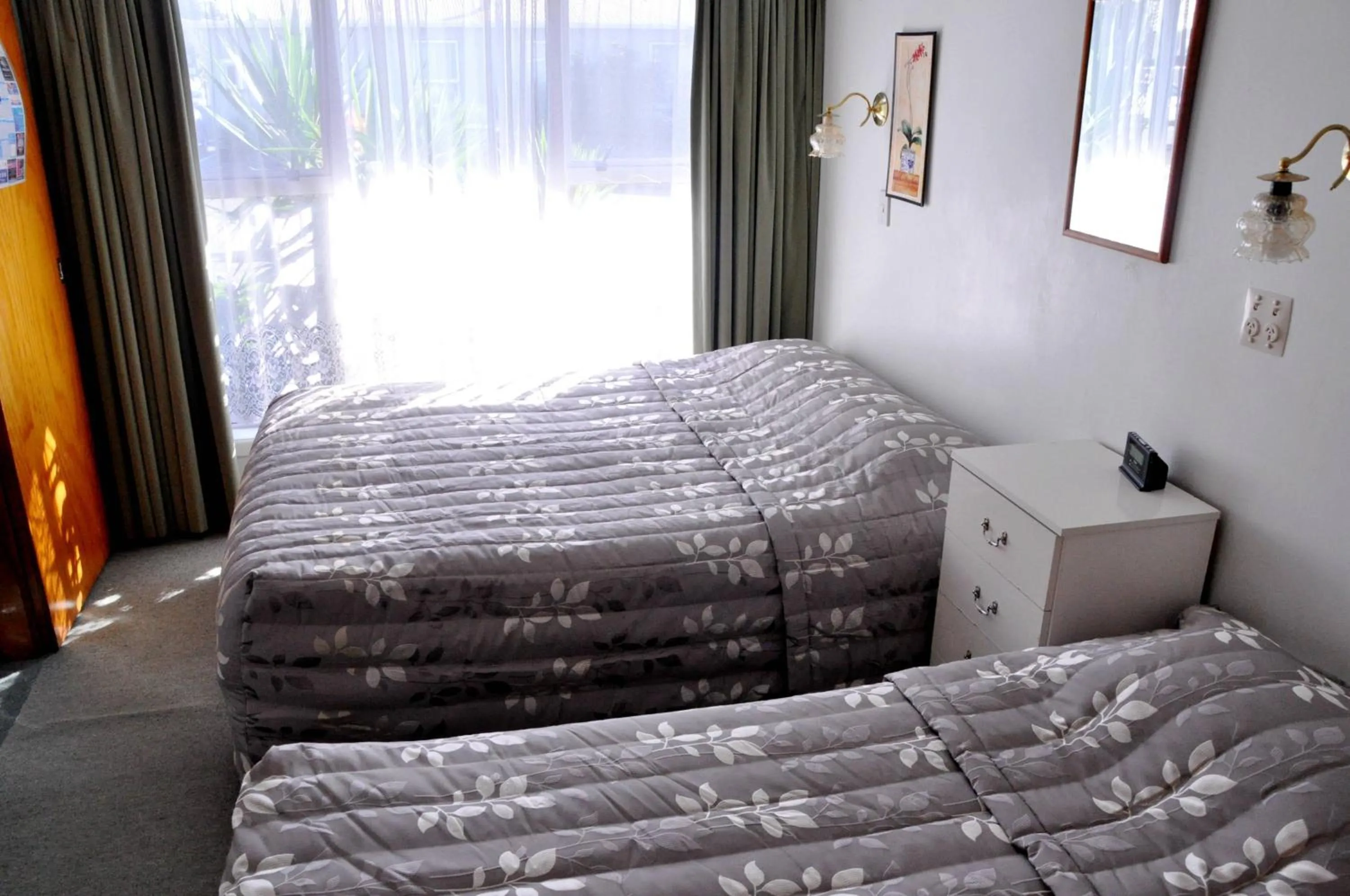 Bedroom, Bed in Braemar Motor Inn