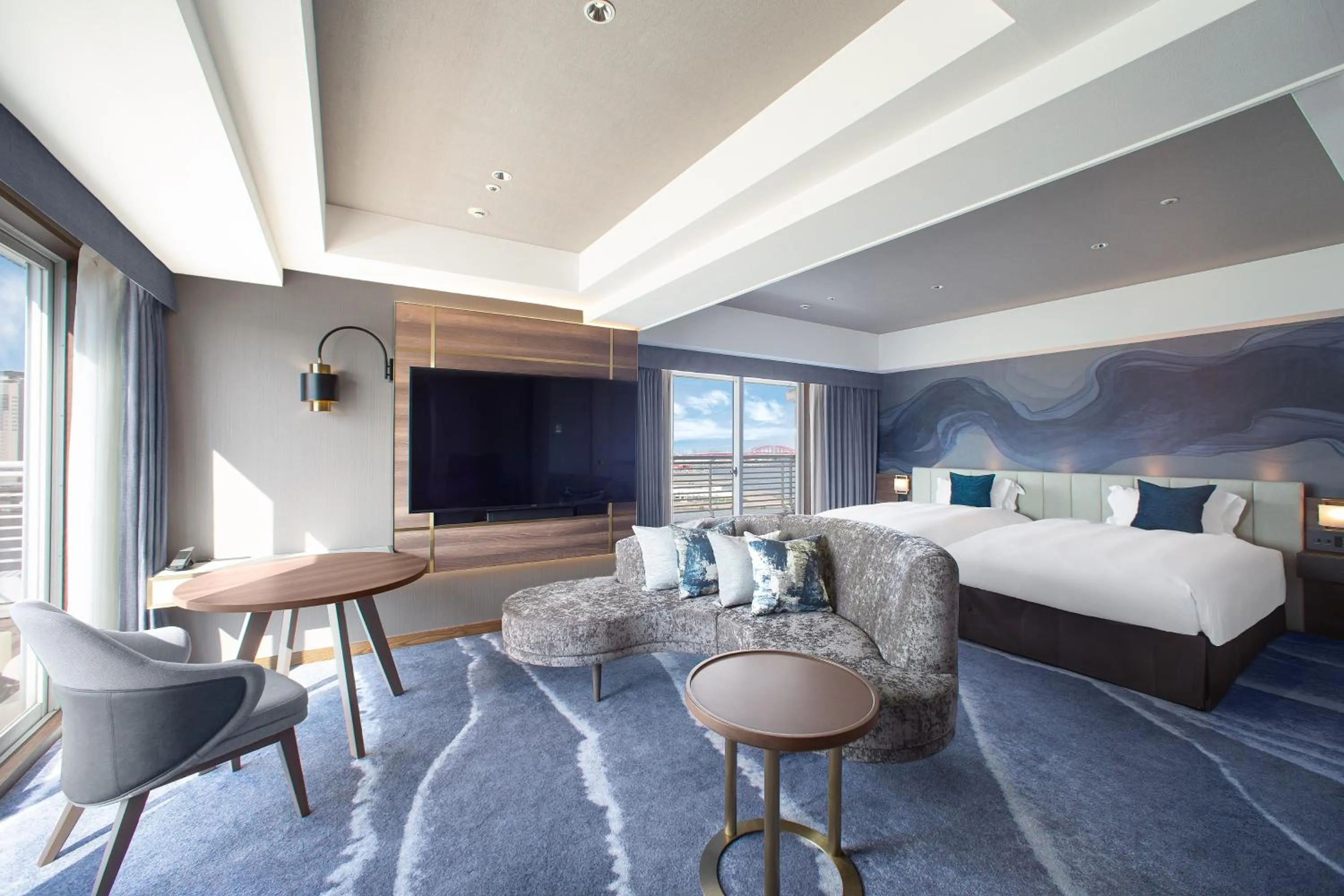 Photo of the whole room, Bed in Kobe Meriken Park Oriental Hotel