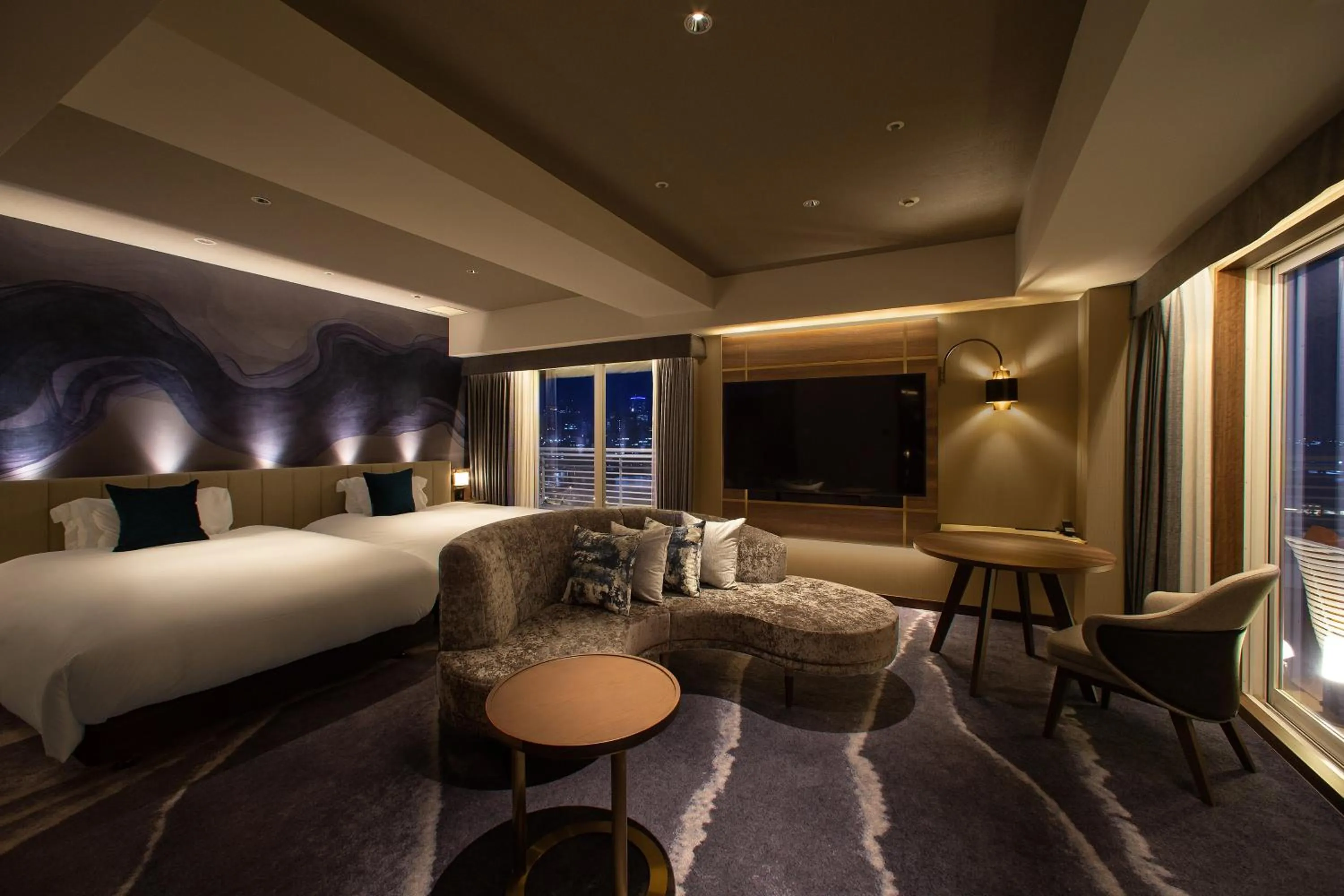 Photo of the whole room, Bed in Kobe Meriken Park Oriental Hotel