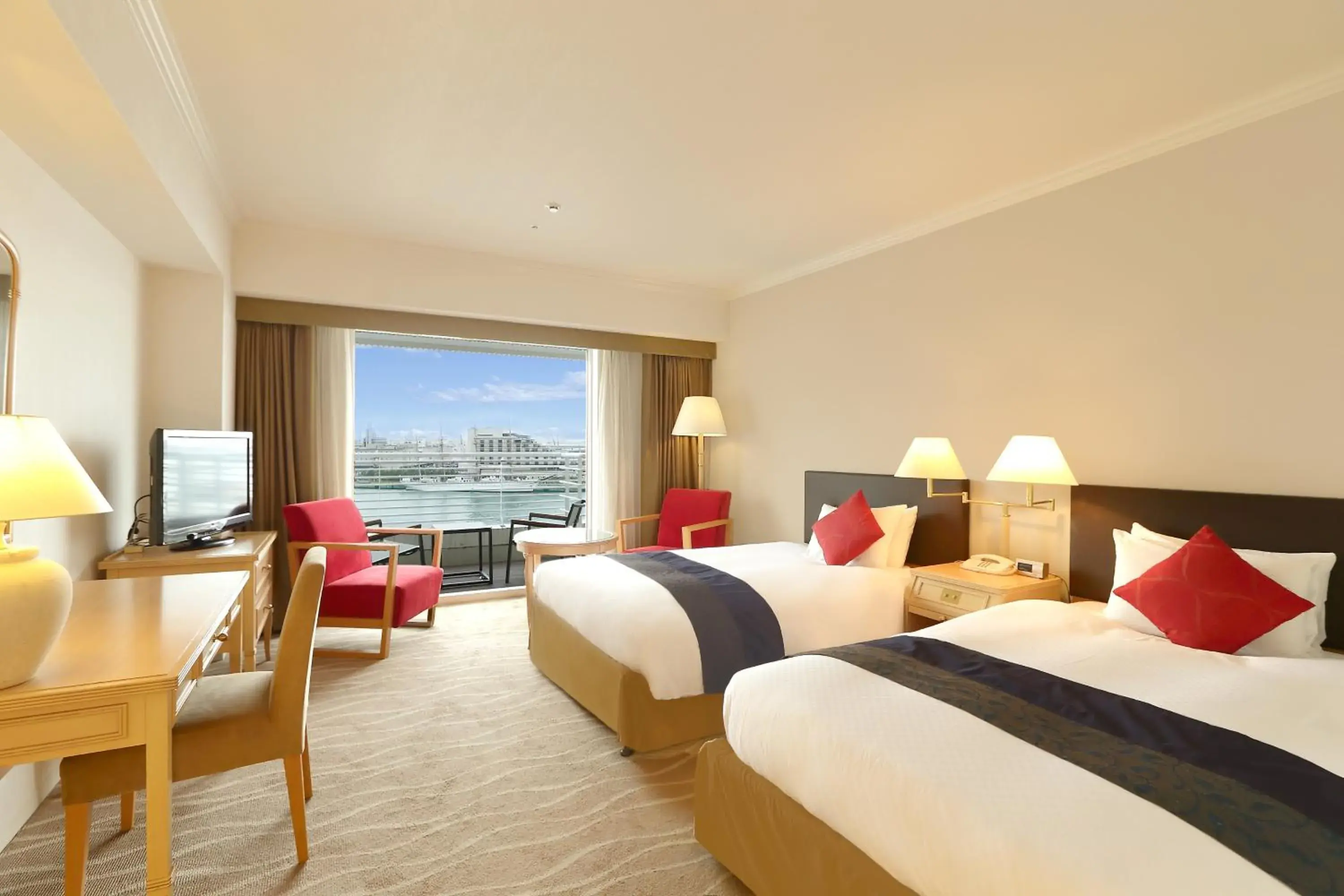 Photo of the whole room, Bed in Kobe Meriken Park Oriental Hotel Photo of the whole room, Bed in Kobe Meriken Park Oriental Hotel