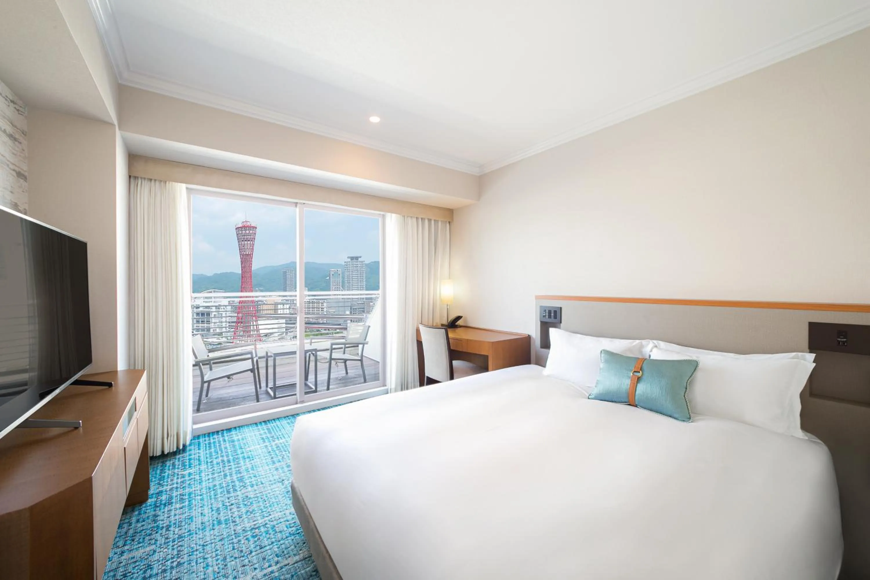 Bed in Kobe Meriken Park Oriental Hotel