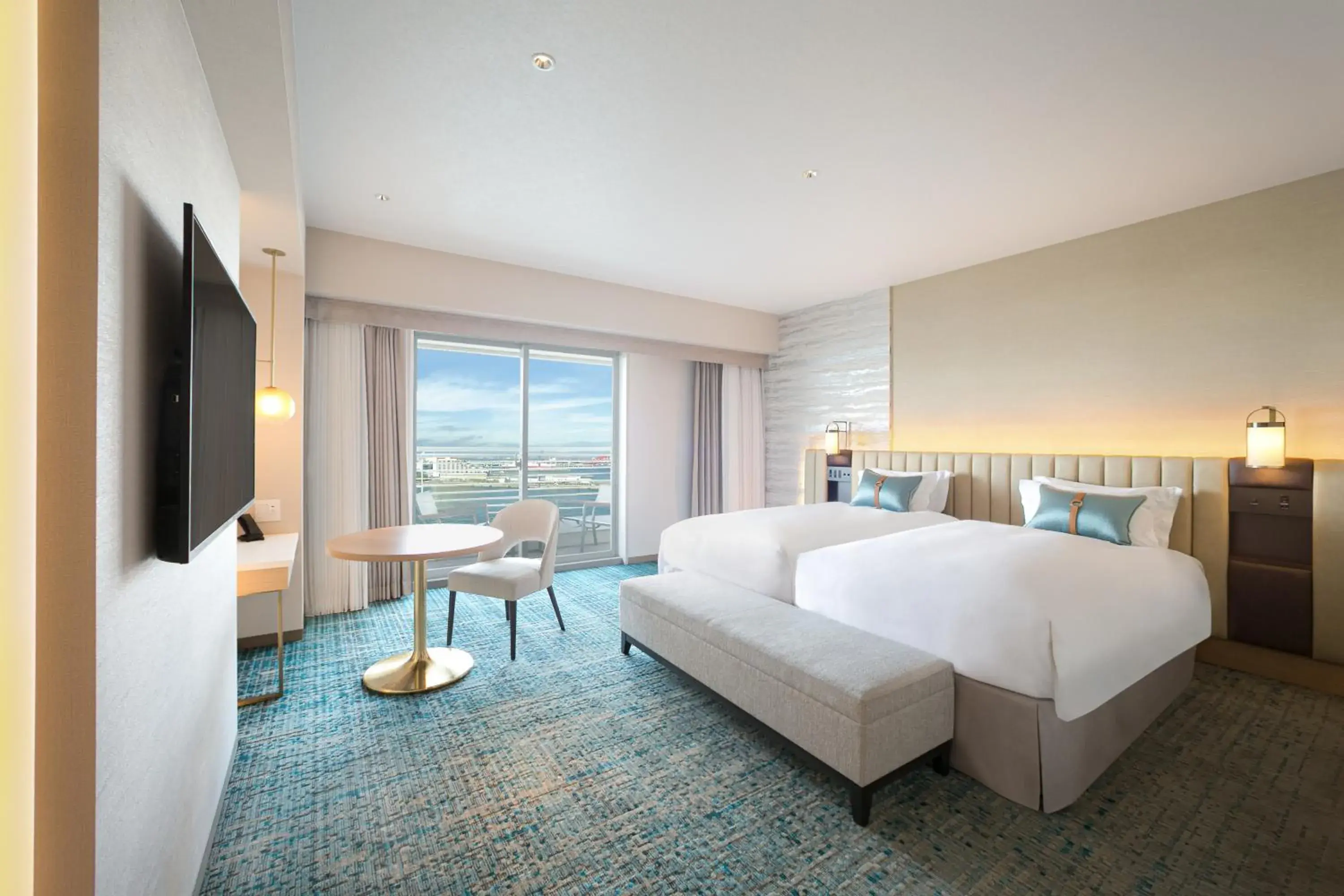 Photo of the whole room, Bed in Kobe Meriken Park Oriental Hotel Photo of the whole room, Bed in Kobe Meriken Park Oriental Hotel