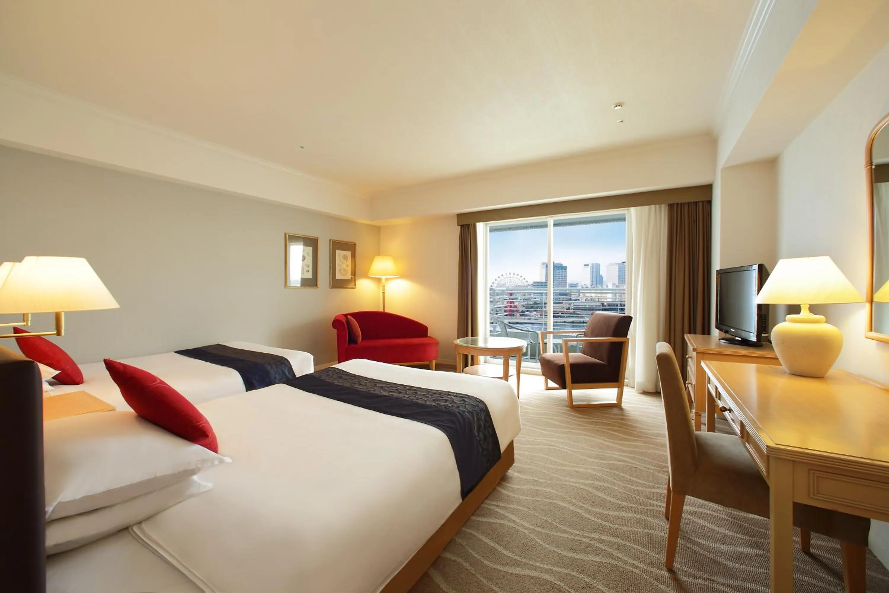 Photo of the whole room, Bed in Kobe Meriken Park Oriental Hotel