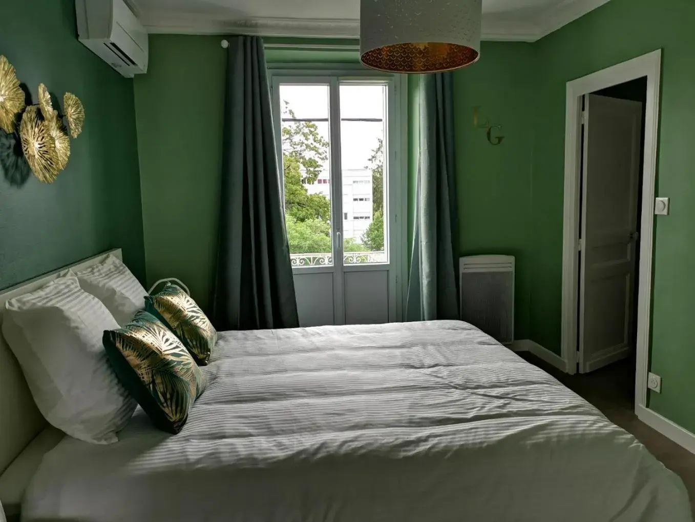 Quadruple Room with Balcony in Lamarck Guest Quadruple Room with Balcony in Lamarck Guest