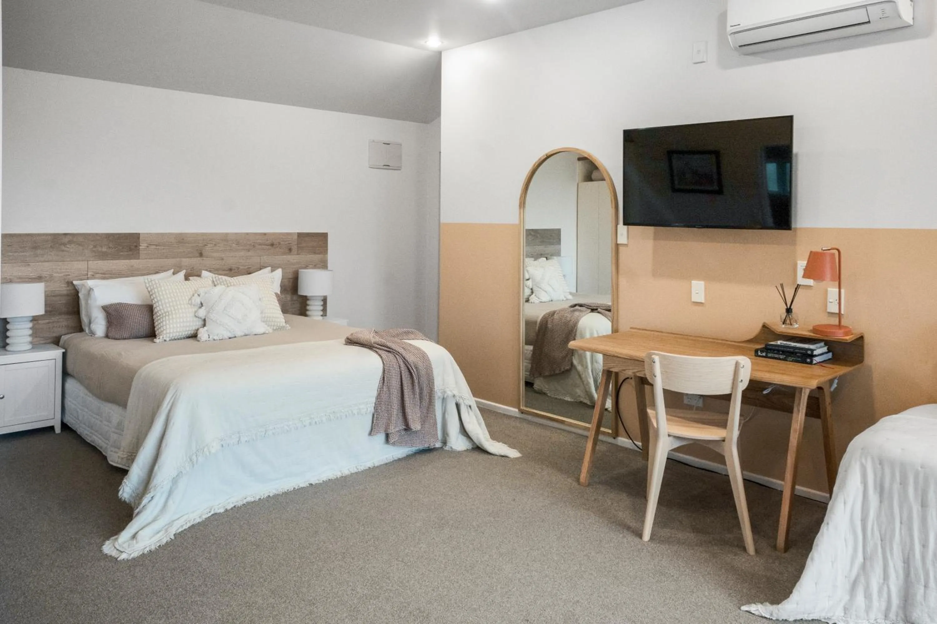 Bed in ASURE Admirals View Motel