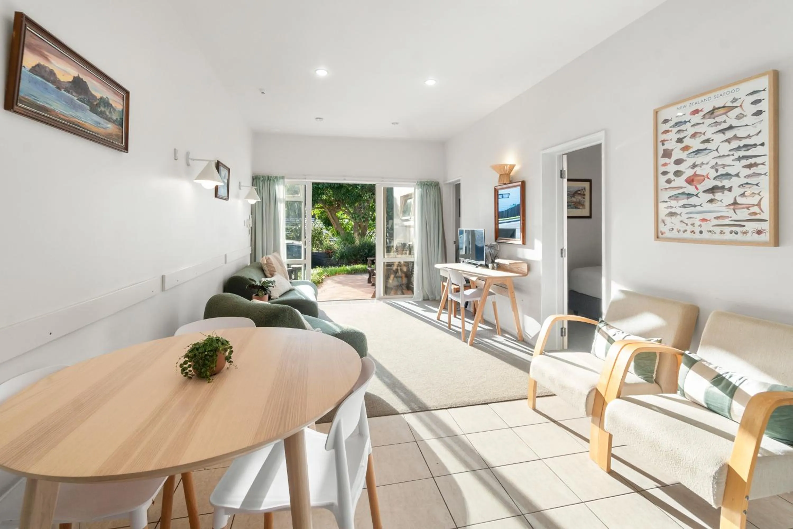 Living room in ASURE Admirals View Motel