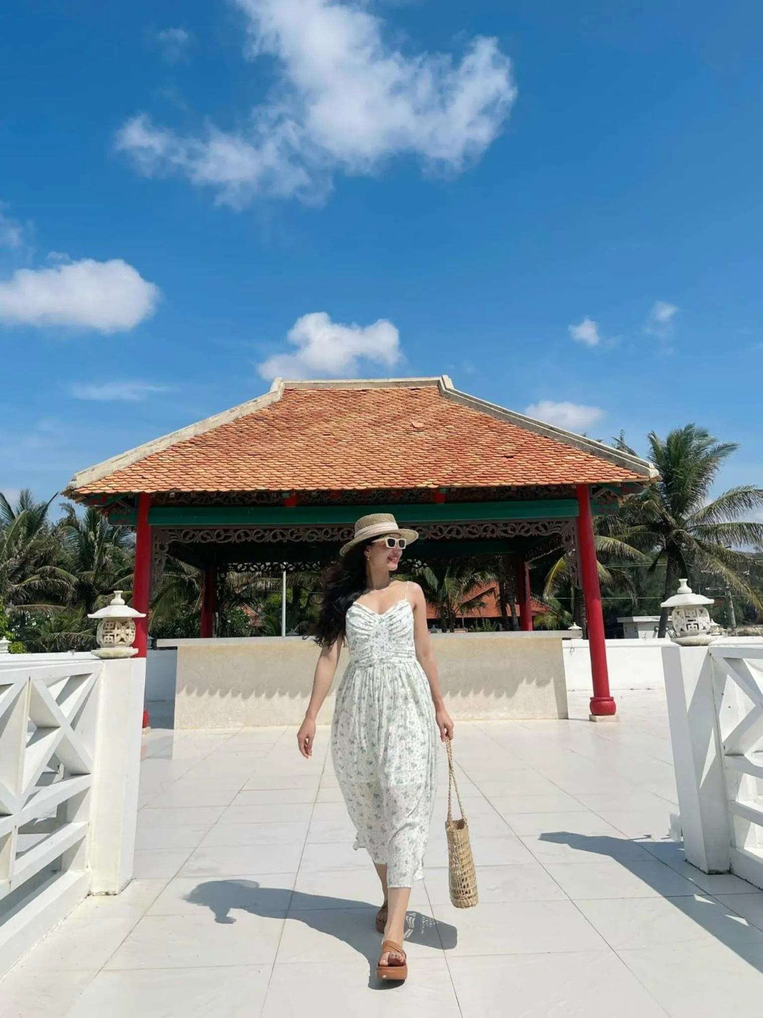 Restaurant/places to eat in Full Moon Village Resort