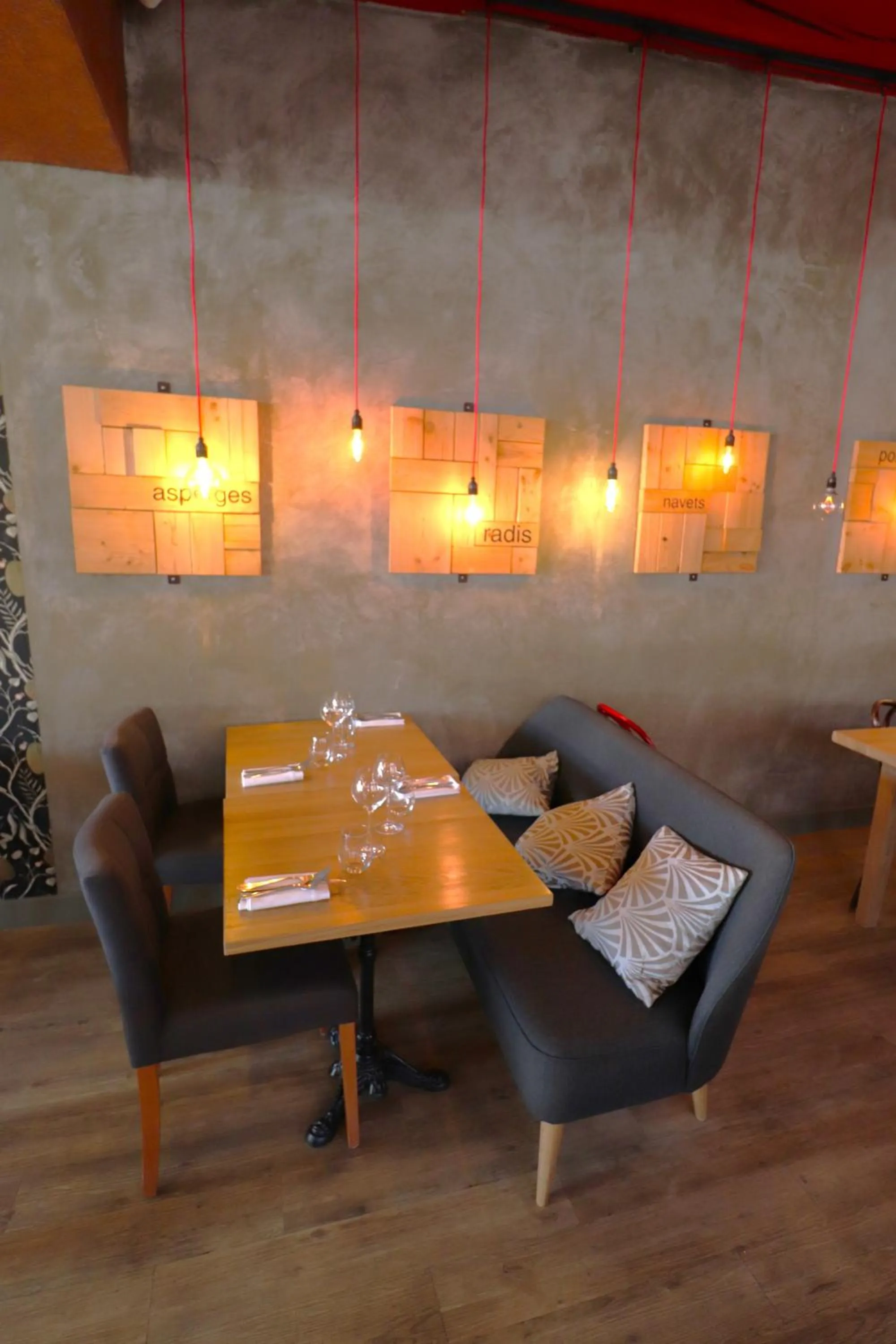 Restaurant/places to eat in Le Corbeau