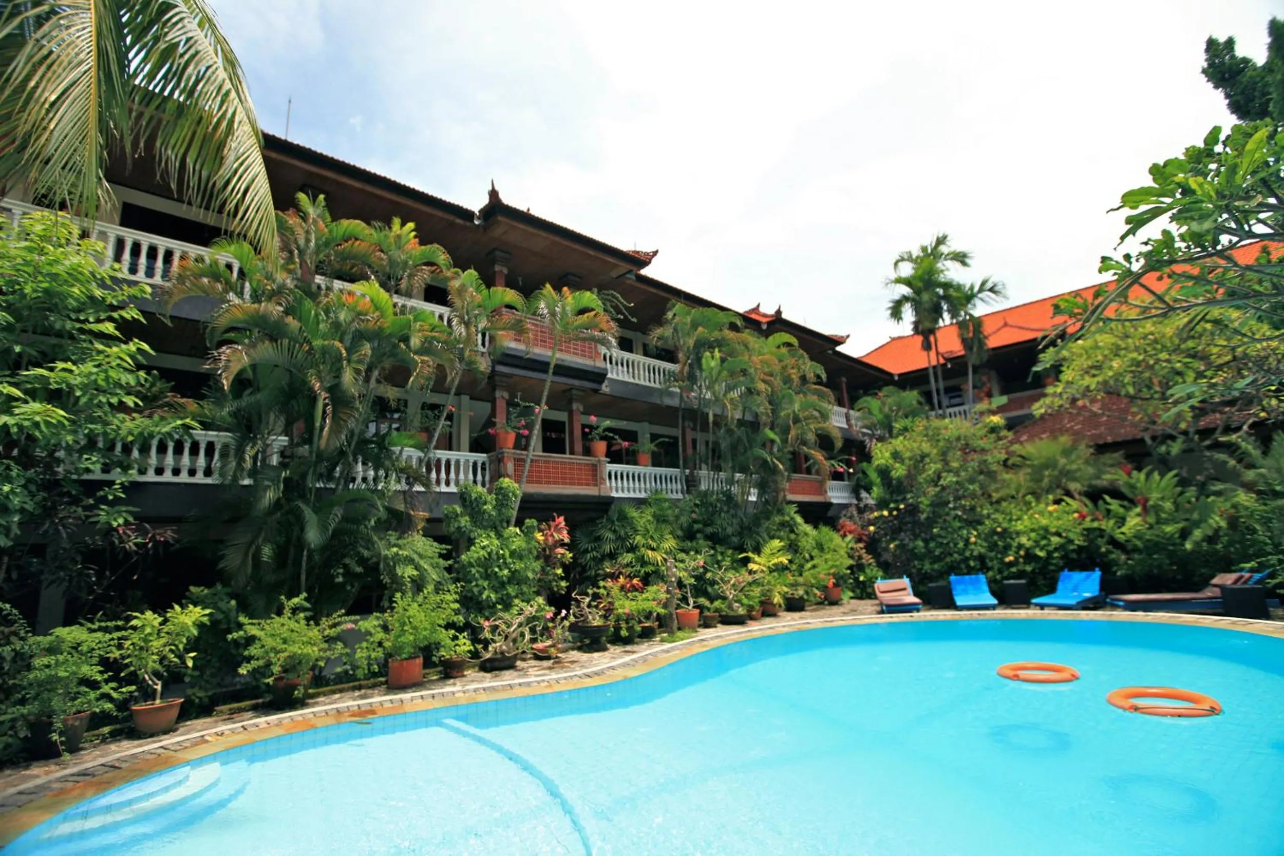Swimming pool in Simpang Inn Hotel