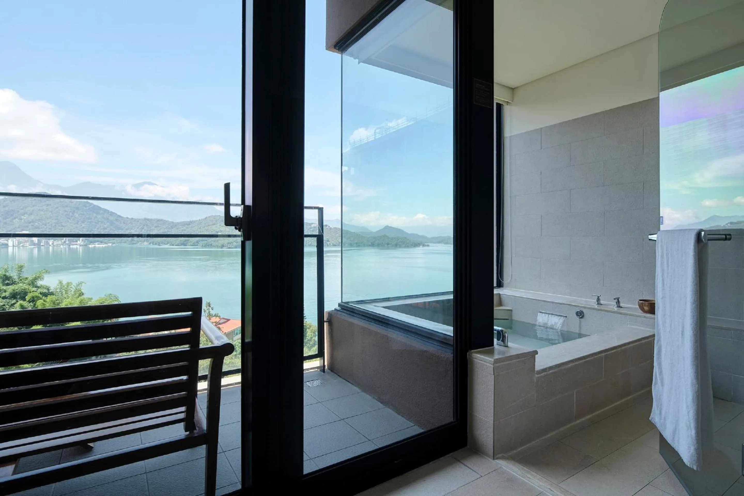 Bathroom in Fleur de Chine Hotel