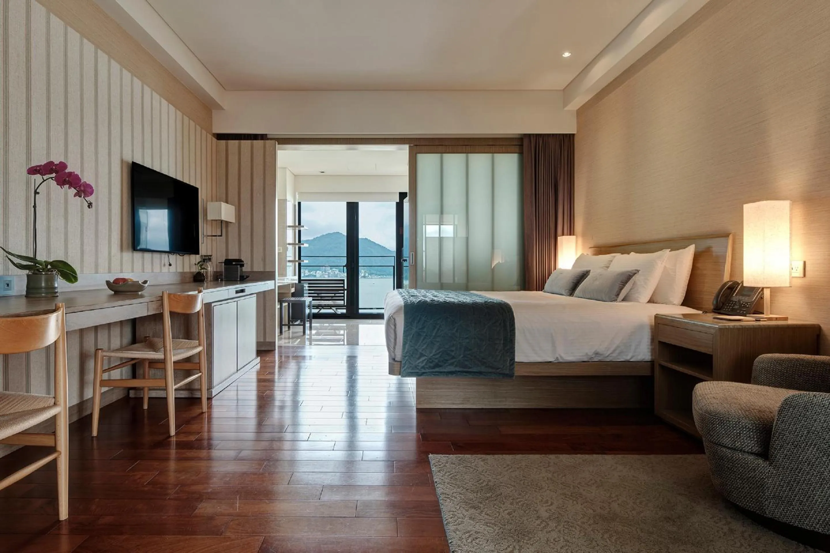 On site, Bed in Fleur de Chine Hotel