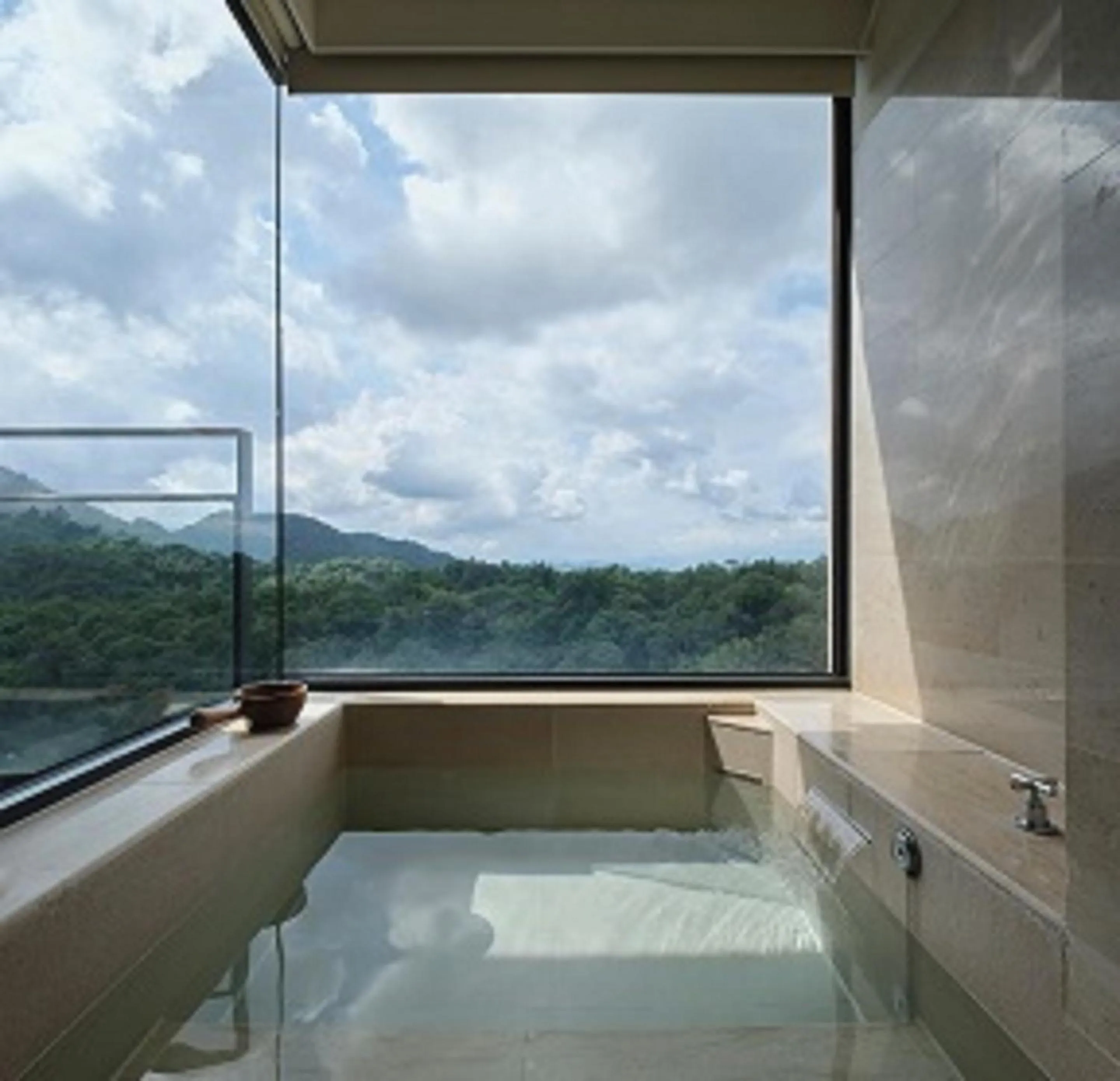 Bathroom in Fleur de Chine Hotel