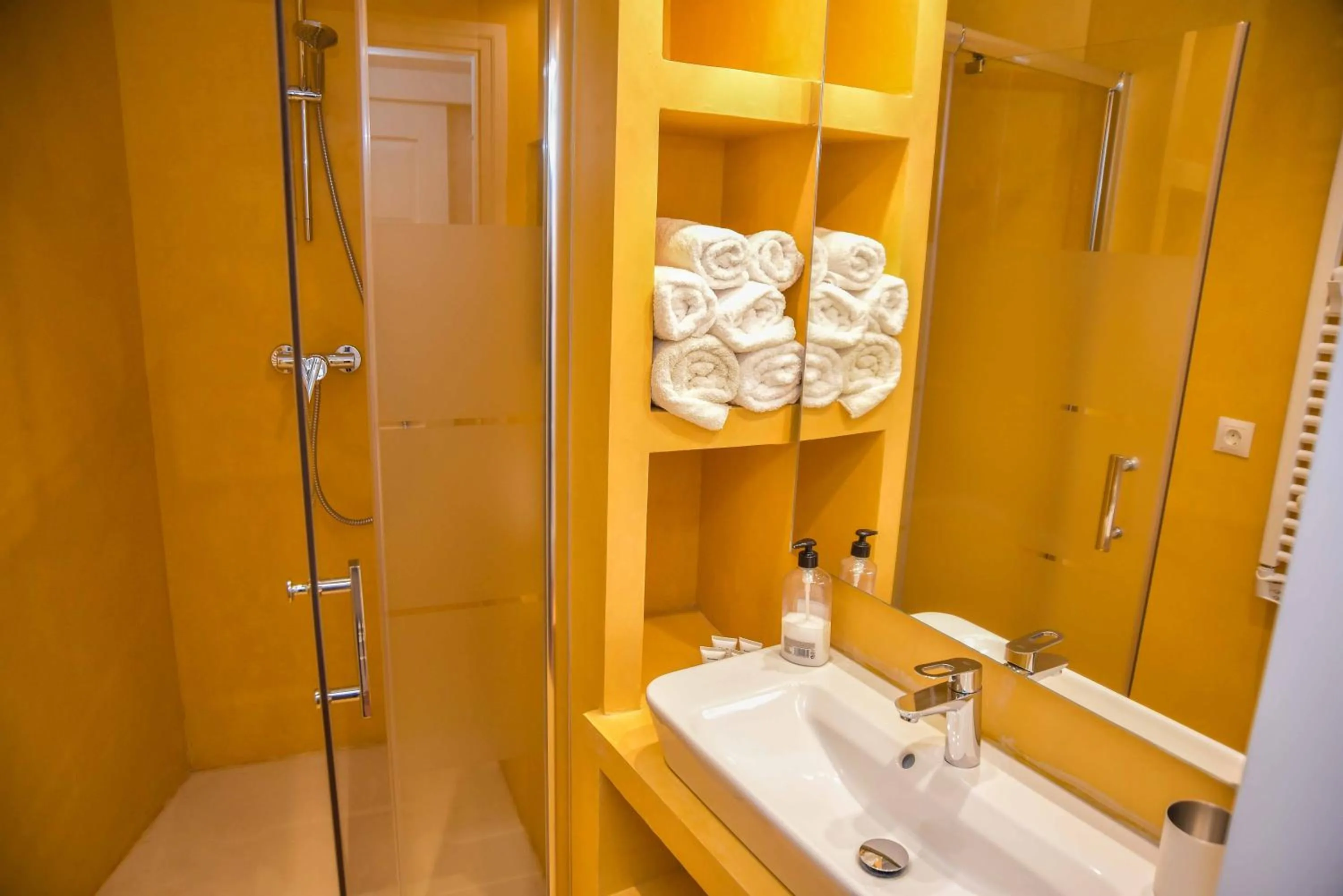 Bathroom in Boabdil Guesthouse