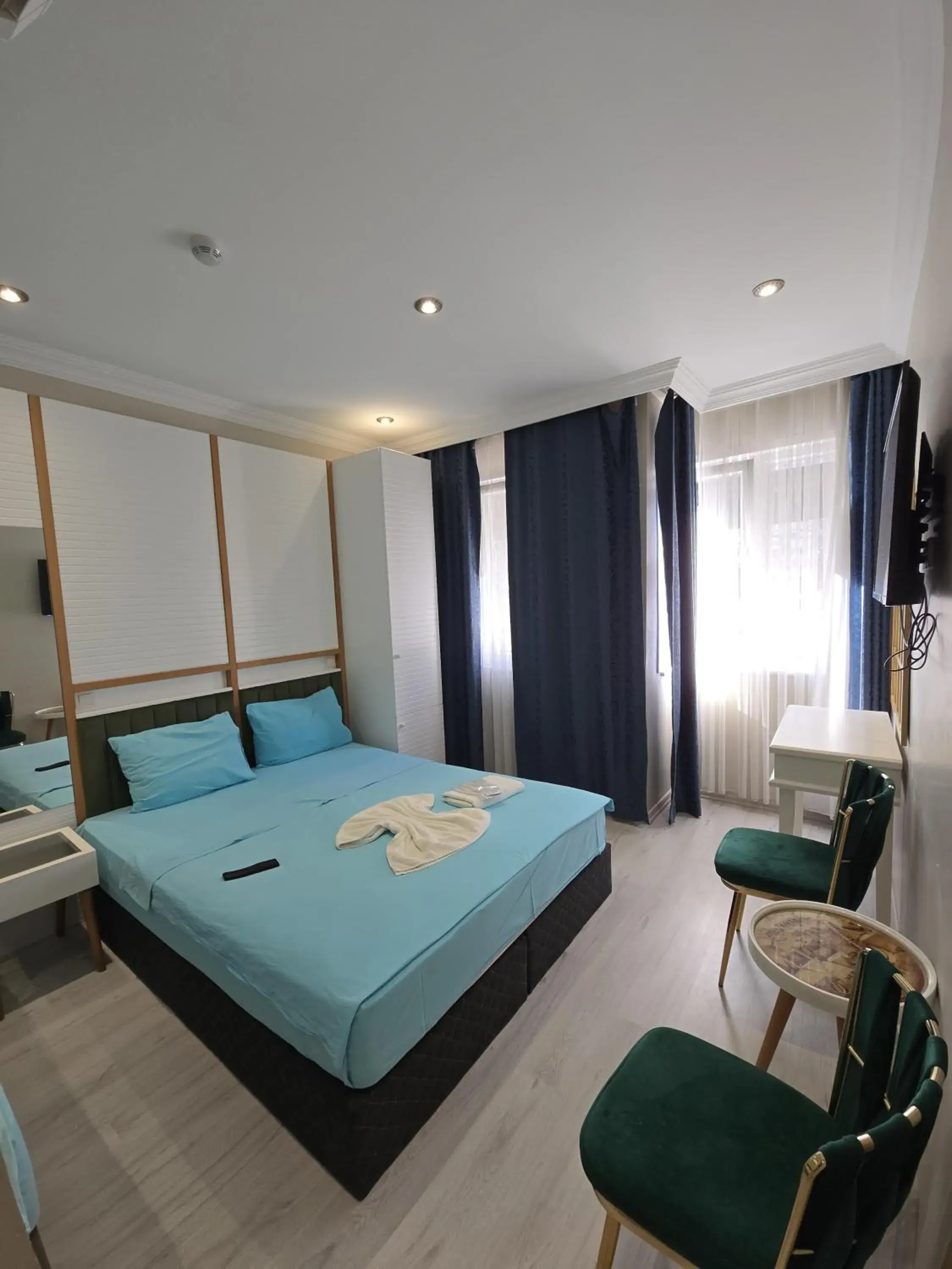 Deluxe Double Room - single occupancy in The Empress Theodora Hotel ll Deluxe Double Room - single occupancy in The Empress Theodora Hotel ll