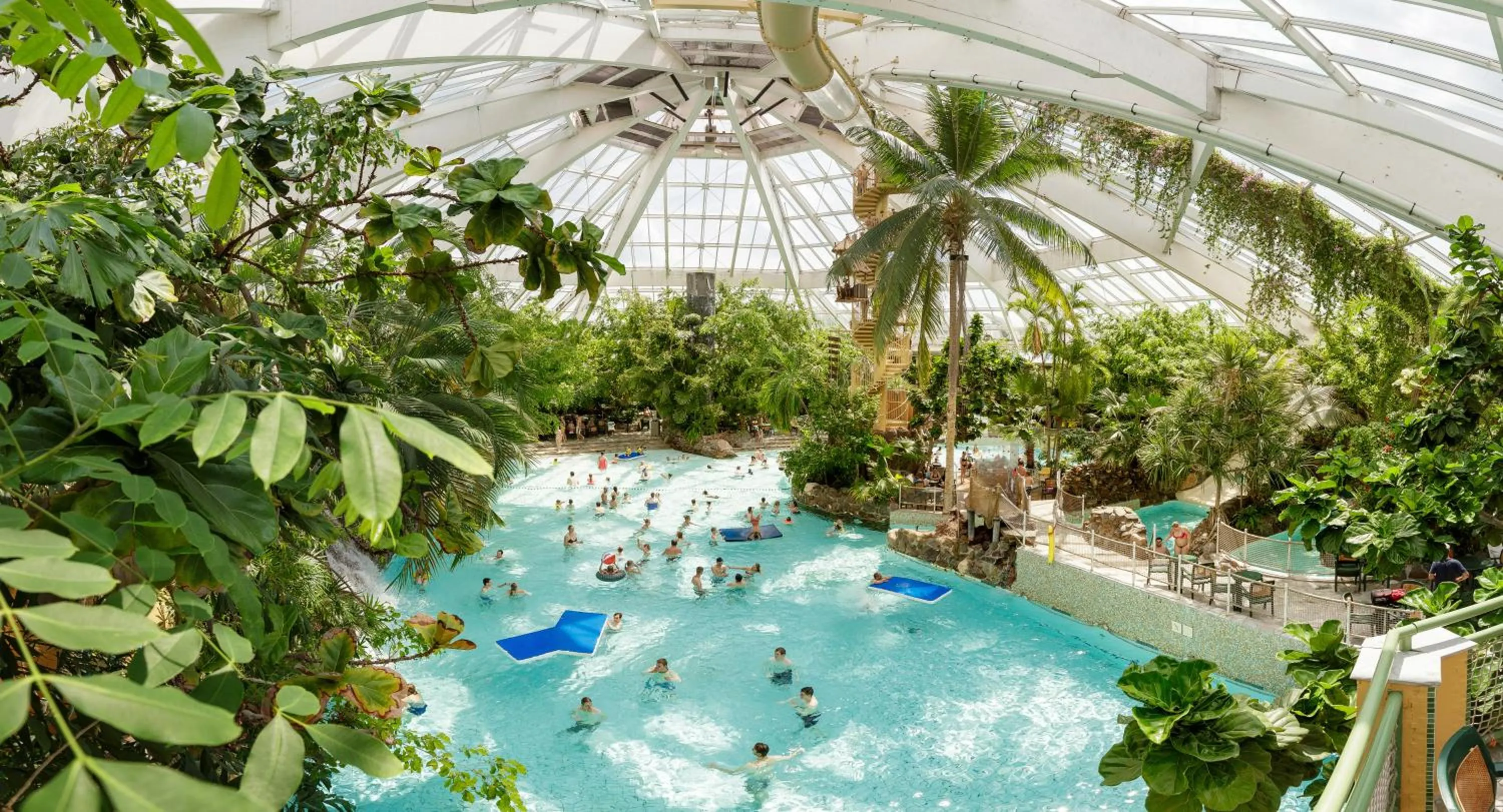 Swimming pool in Center Parcs Vossemeren