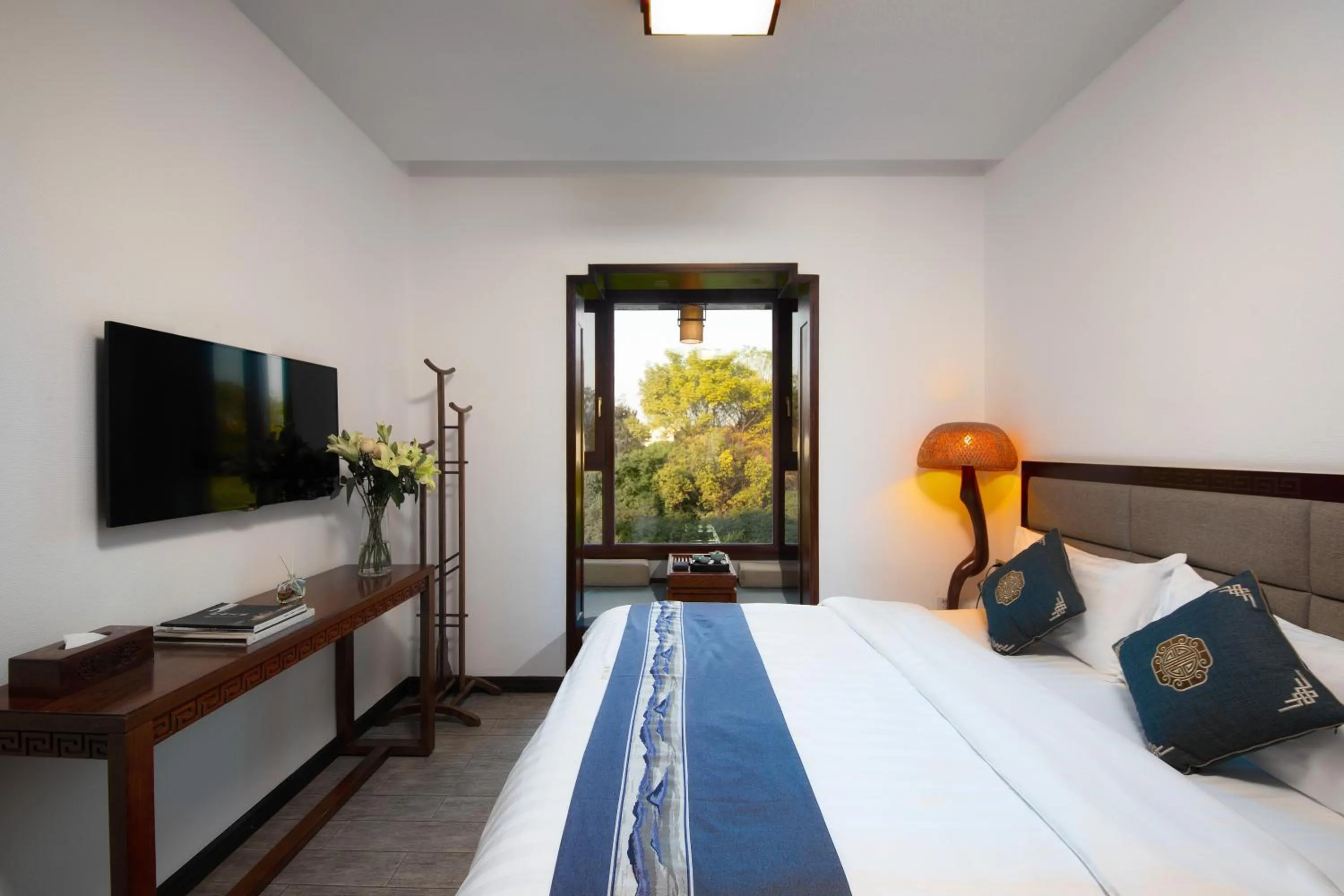 Photo of the whole room, Bed in Aroma Tea House