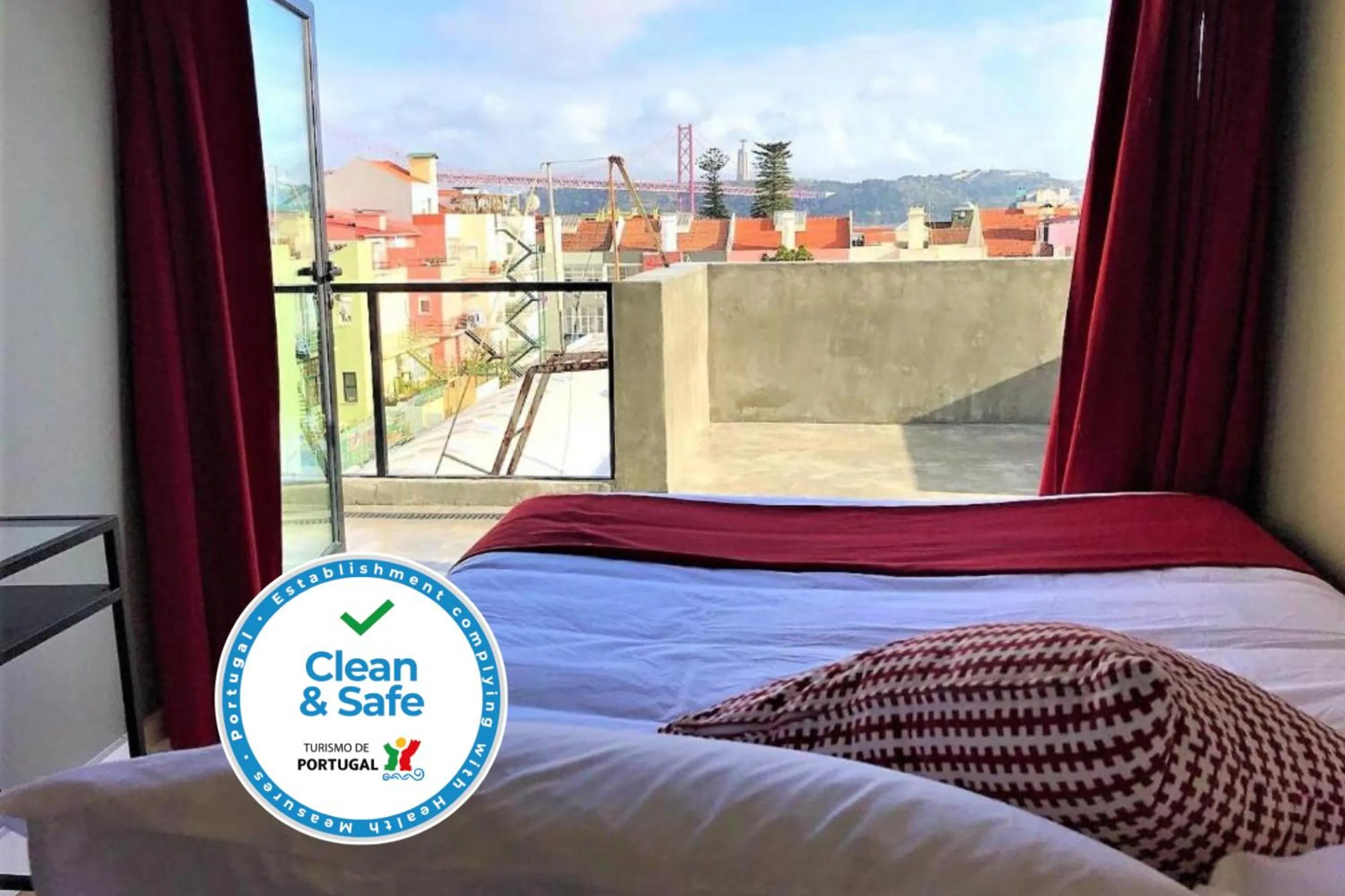 Balcony/Terrace, Bed in The Bridge