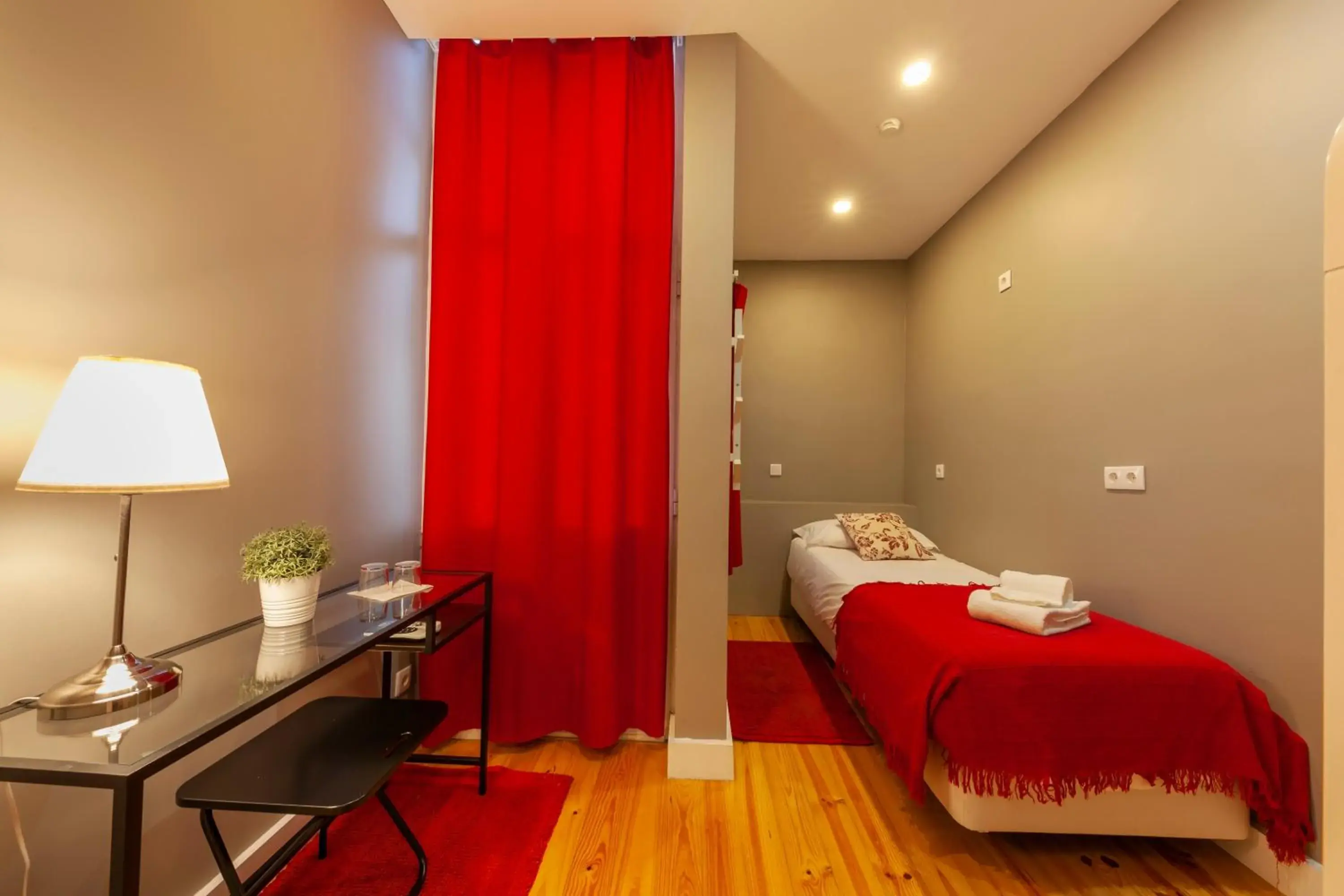 Single Room in The Bridge Single Room in The Bridge