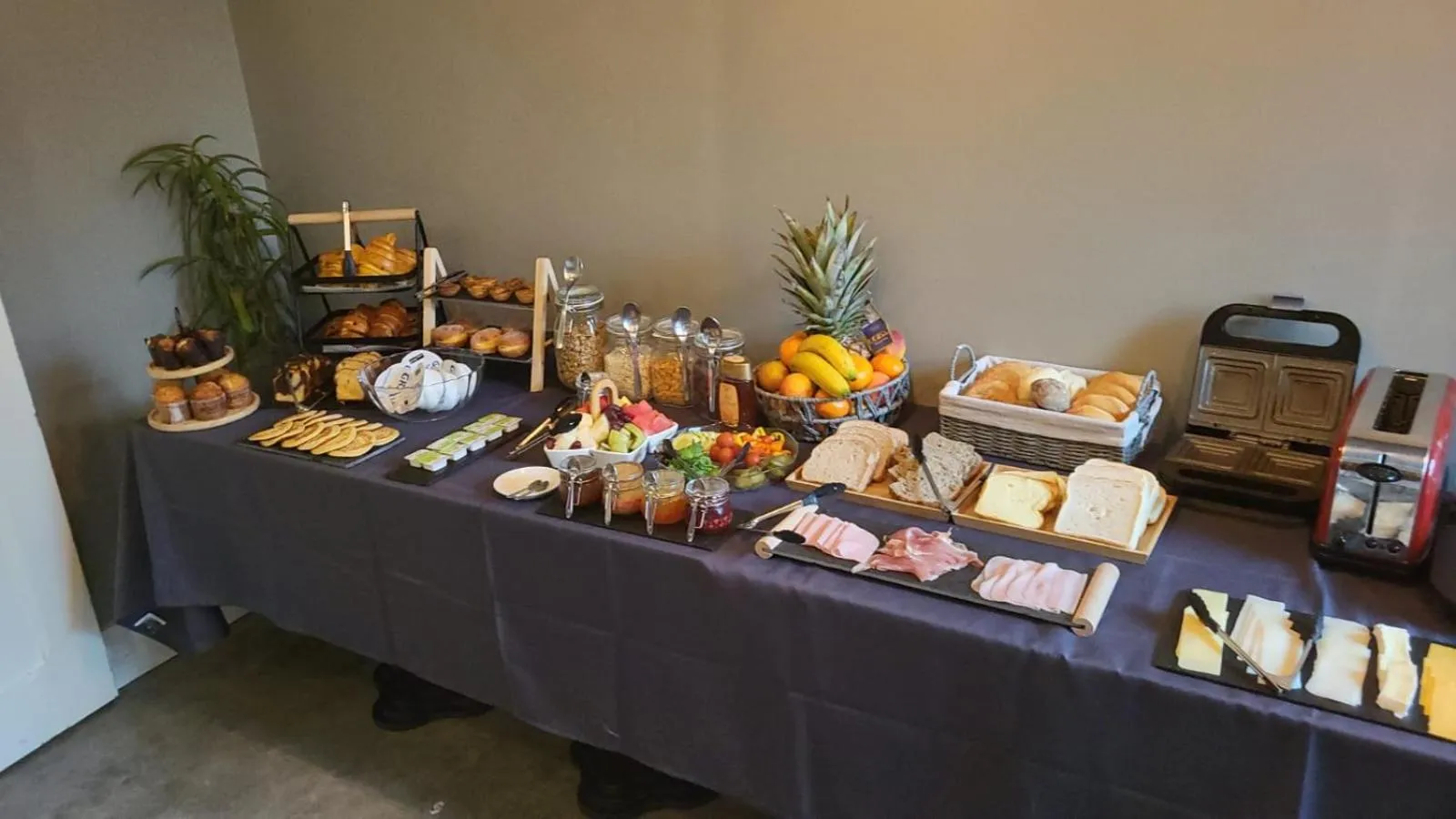 Breakfast in The Bridge