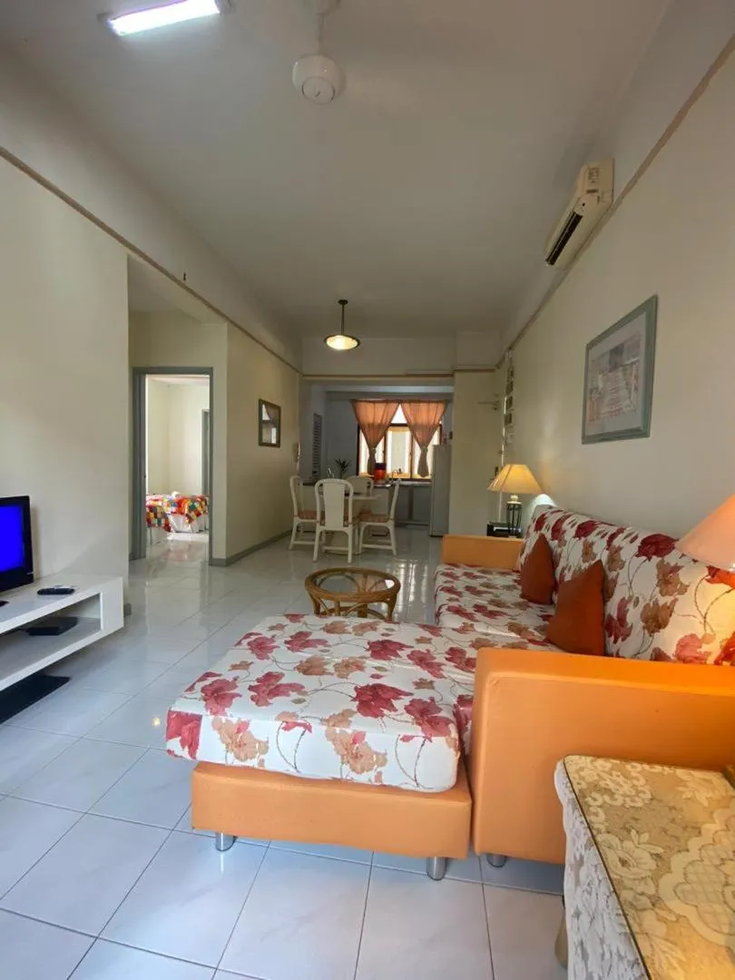 Living room, Bed in Costa Mahkota Melaka - Family Homestay