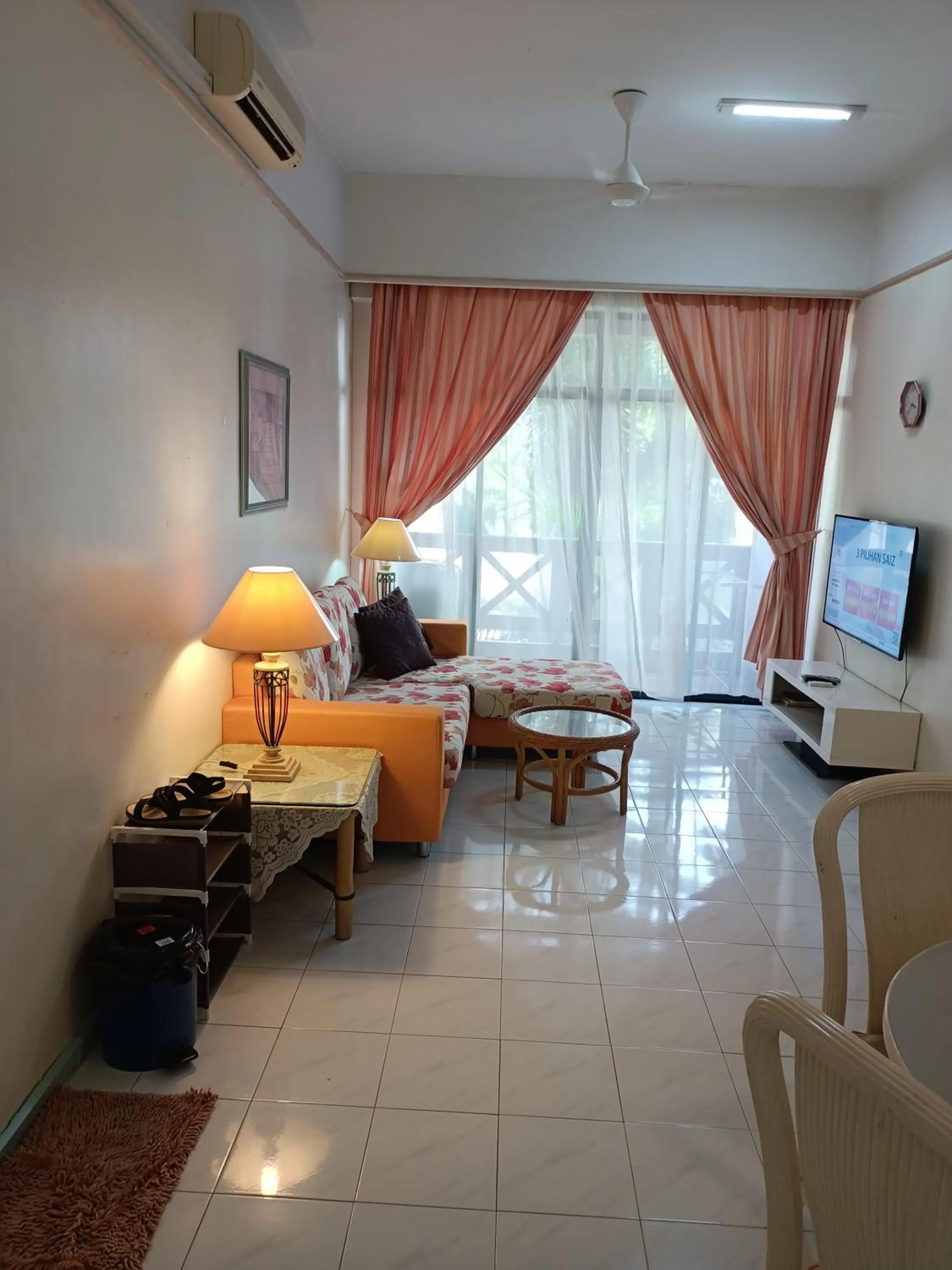 Living room, Bed in Costa Mahkota Melaka - Family Homestay