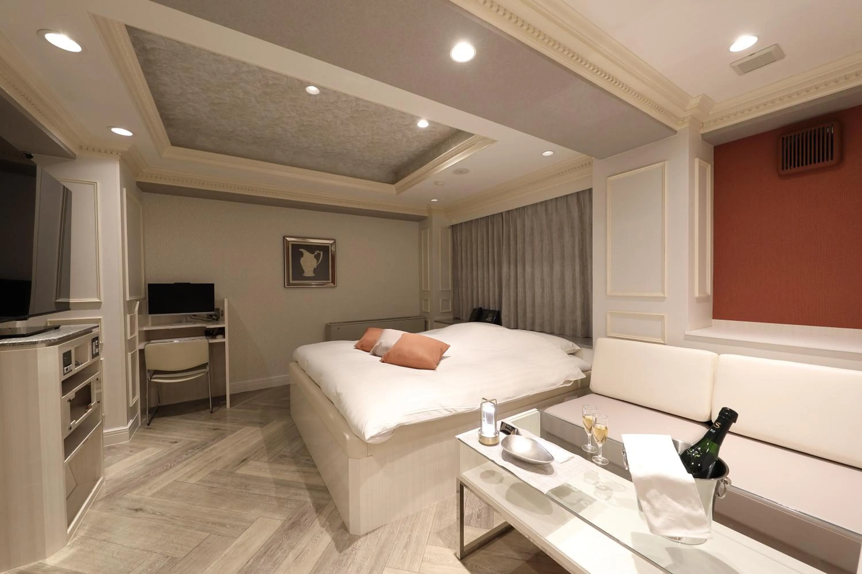 Photo of the whole room, Bed in Hotel Valentine Chiryu