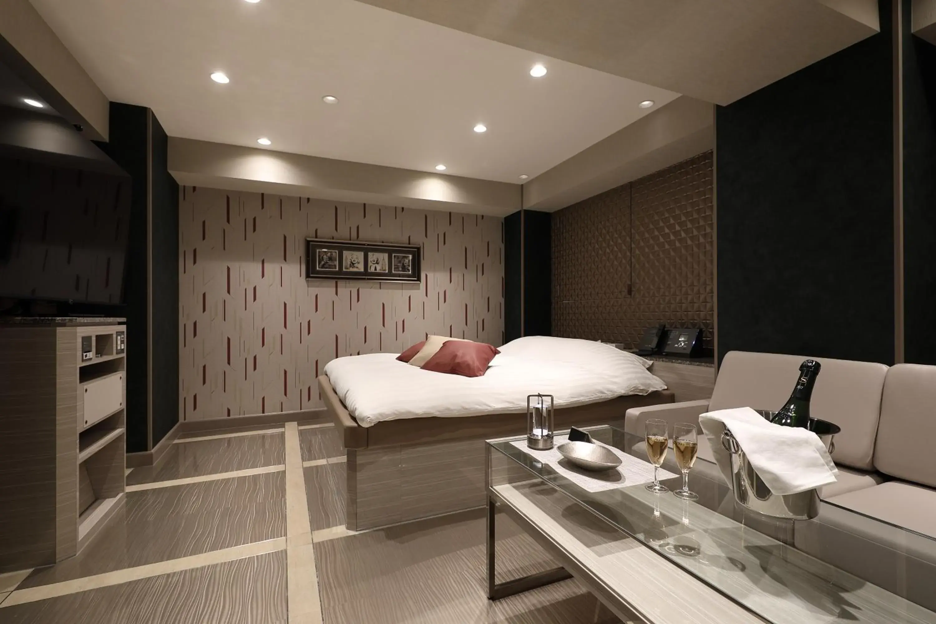 Photo of the whole room, Bed in Hotel Valentine Chiryu Photo of the whole room, Bed in Hotel Valentine Chiryu