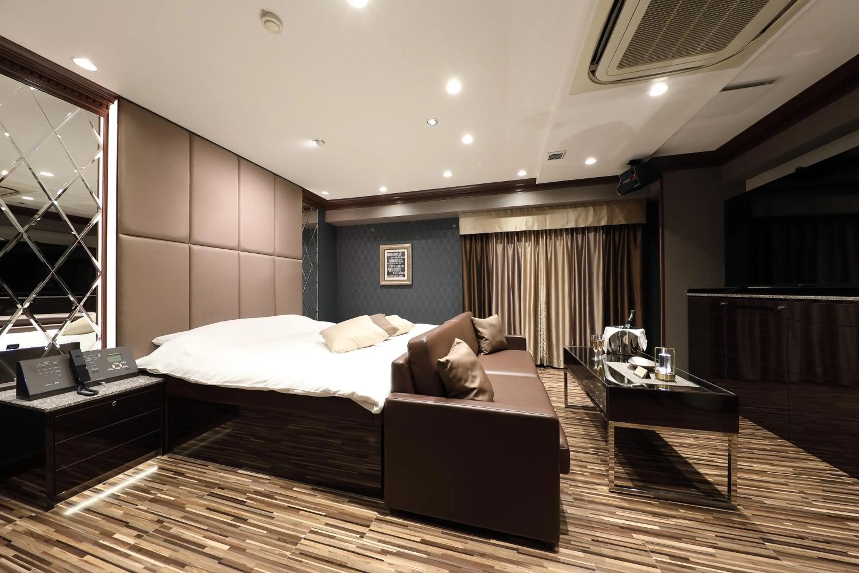 Photo of the whole room, Bed in Hotel Valentine Chiryu