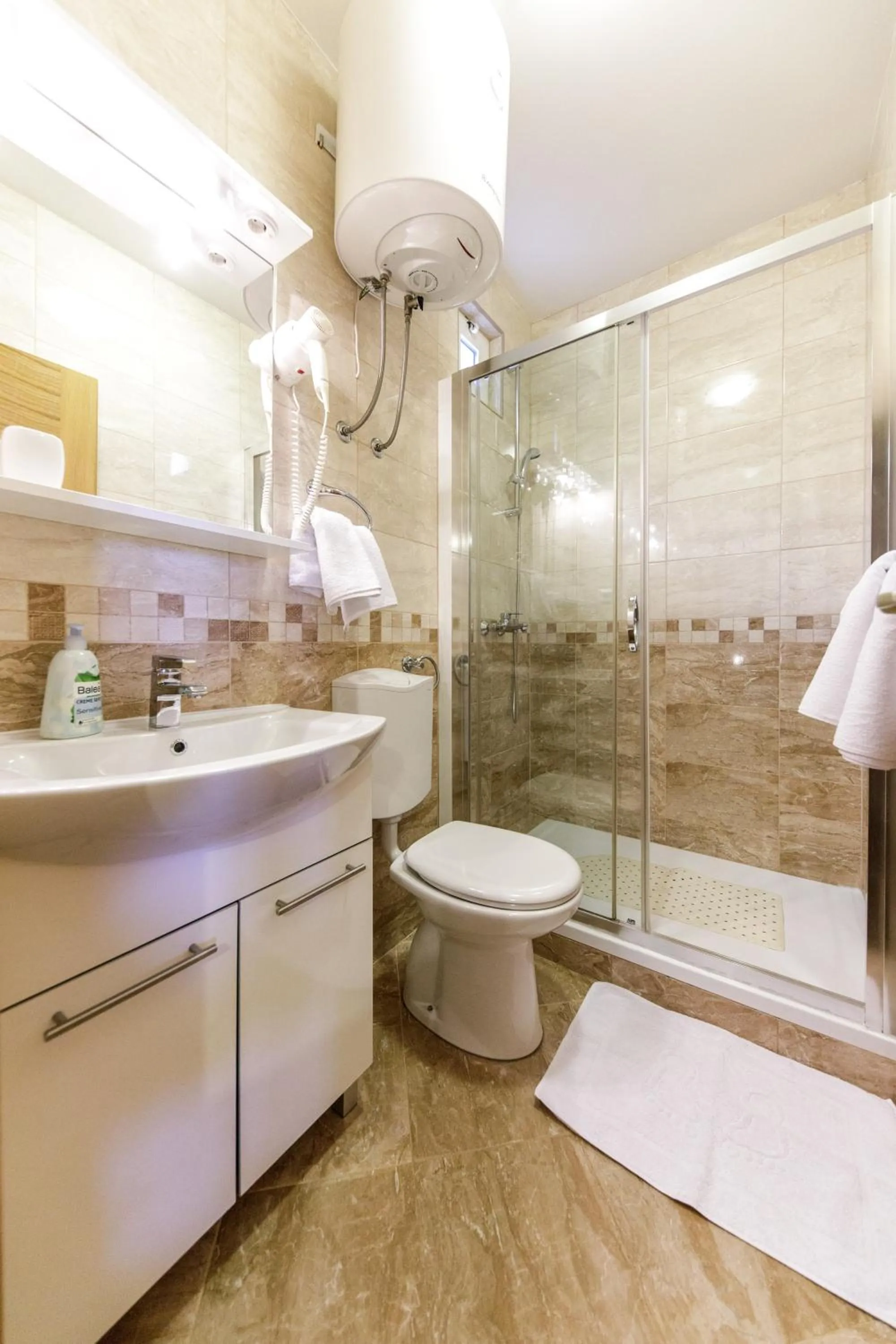Studio with Patio in Guest House Anica