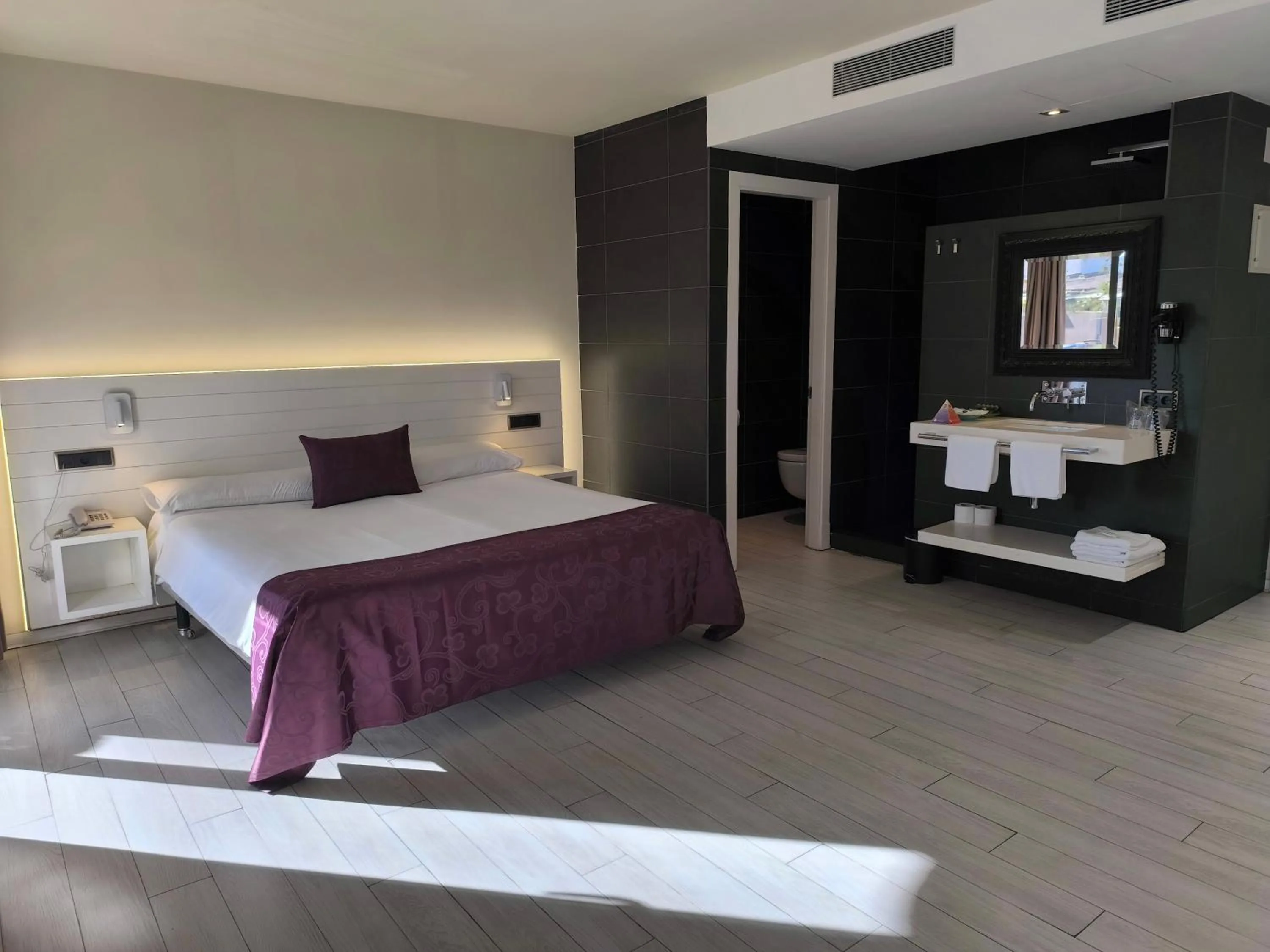Property building, Bed in Hotel Spa La Terrassa