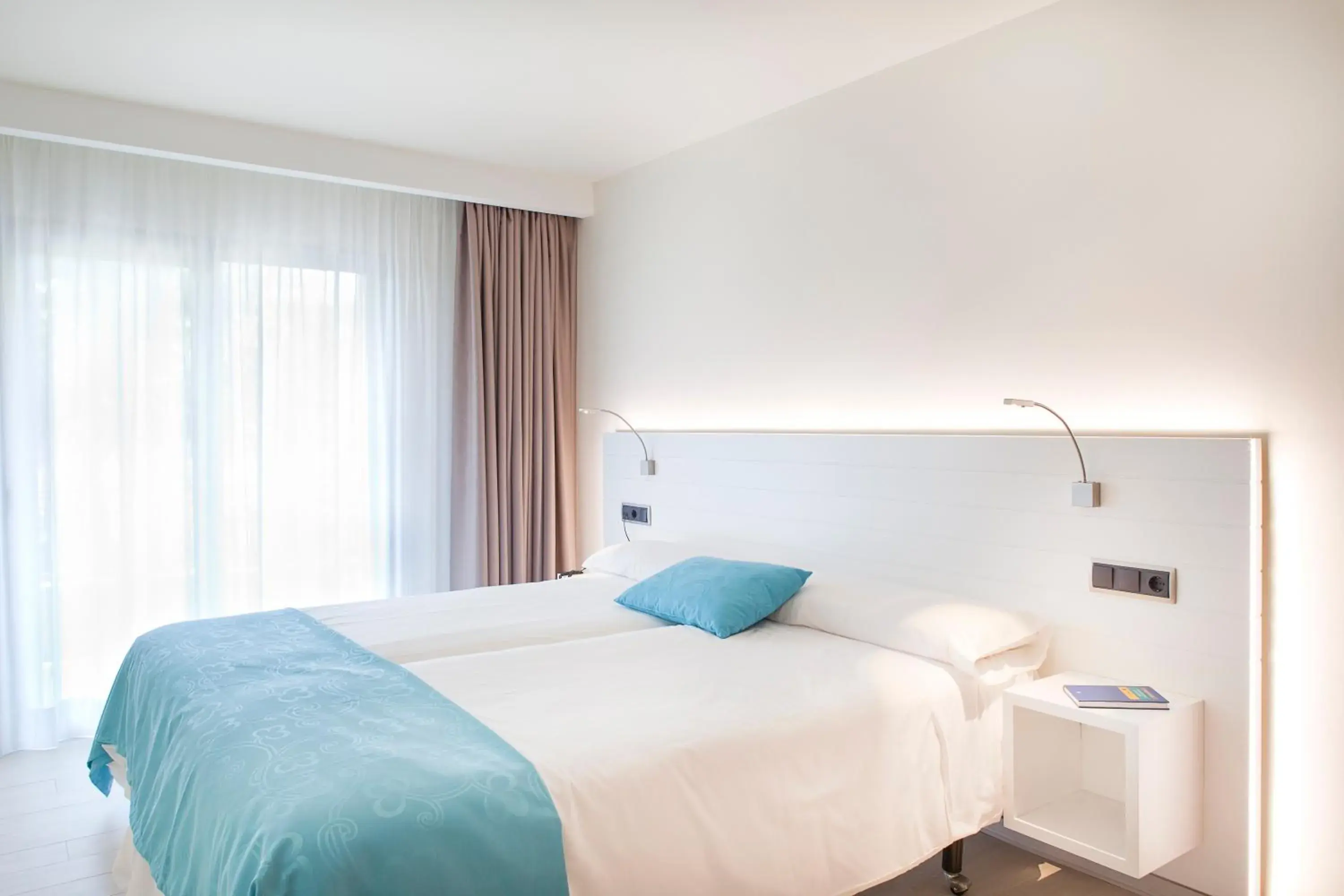 Comfort Double Room with Balcony and Town View in Hotel Spa La Terrassa Comfort Double Room with Balcony and Town View in Hotel Spa La Terrassa