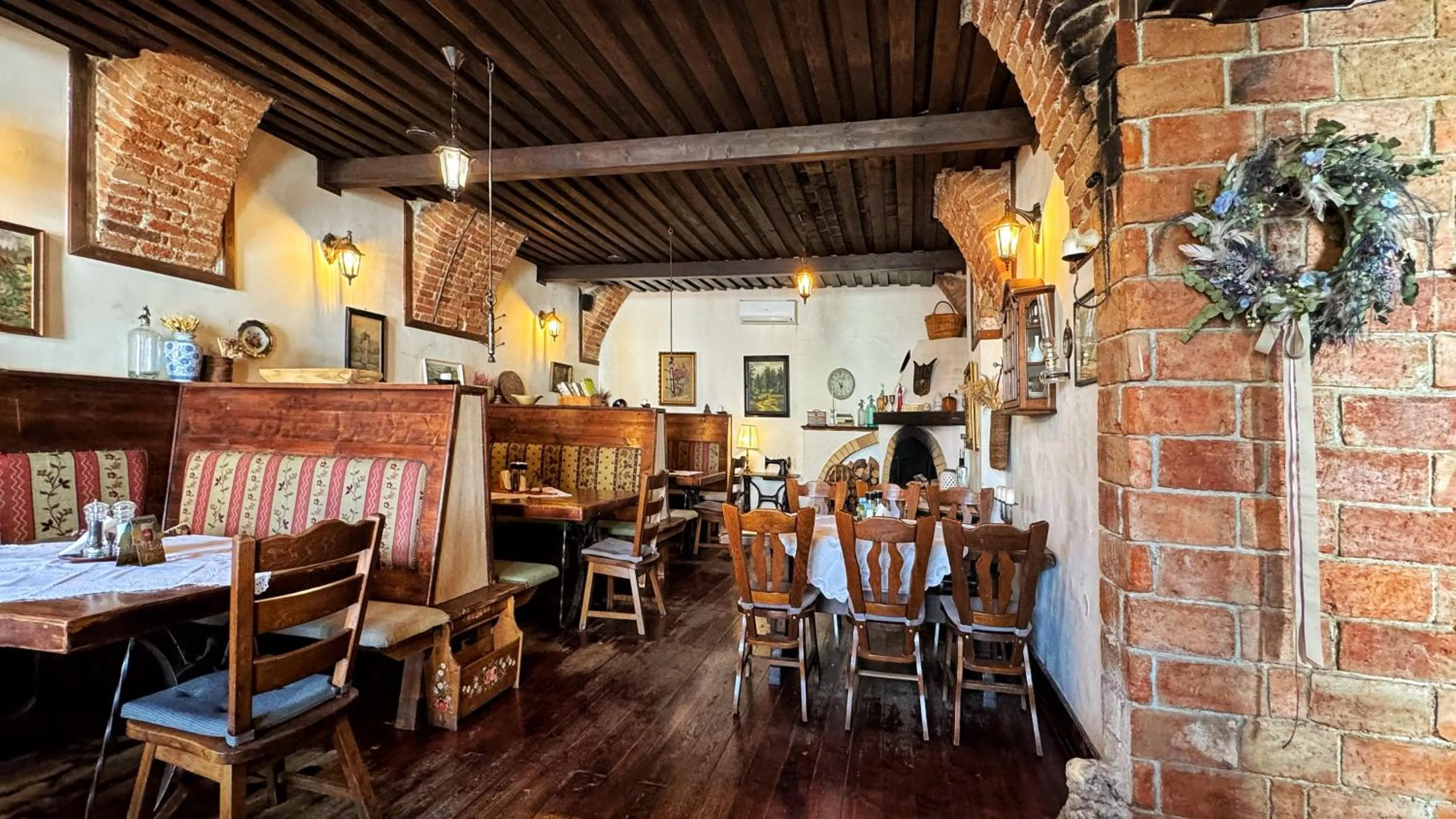 Restaurant/places to eat in Villa Regia