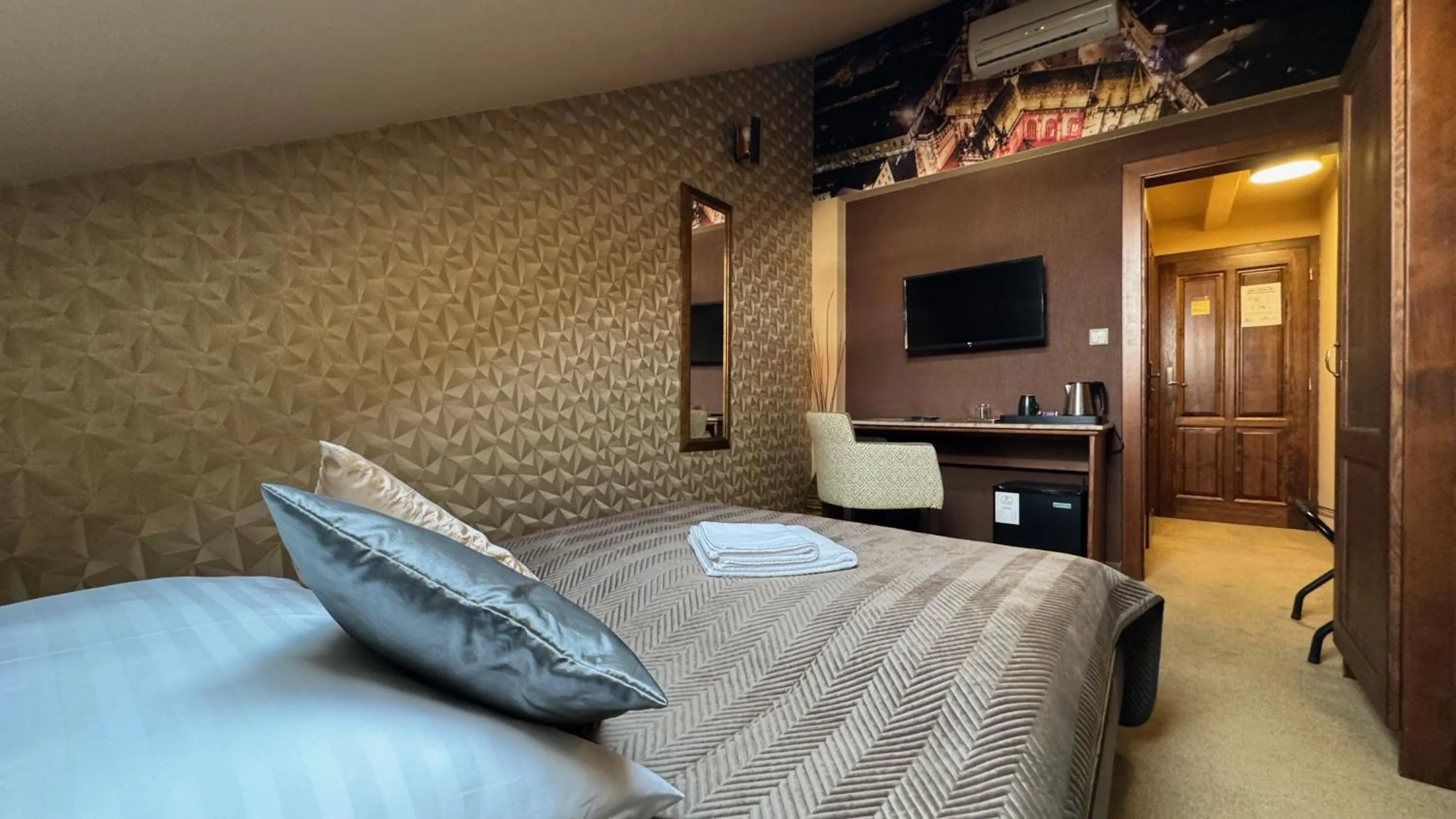Photo of the whole room, Bed in Villa Regia