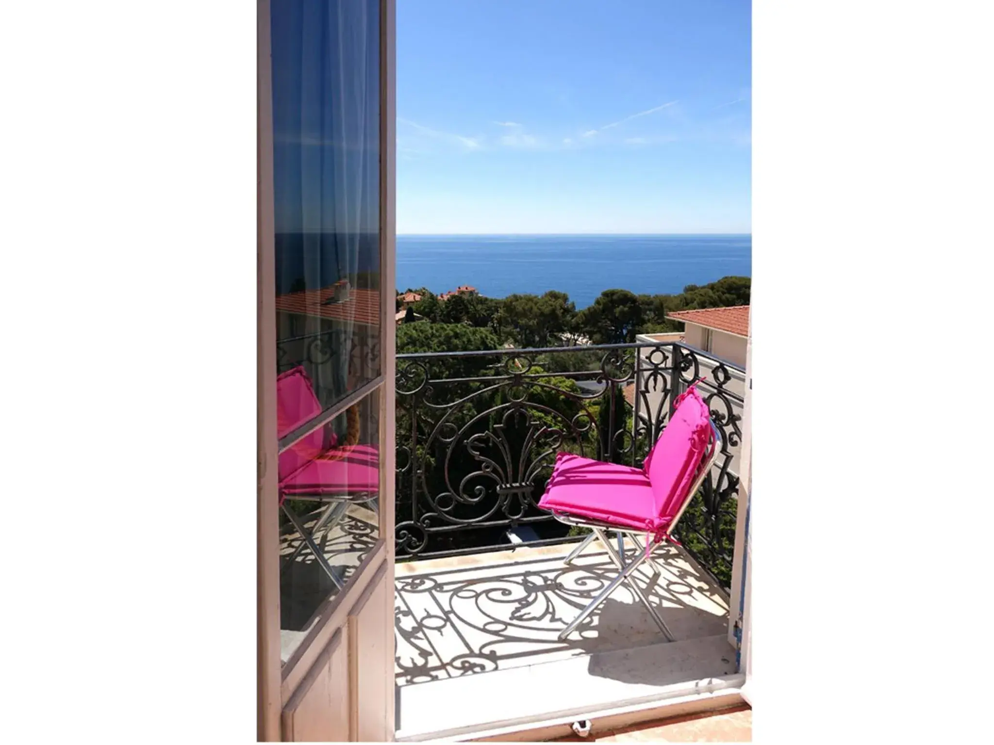 Superior Triple Room with Sea View in Hotel Normandy Superior Triple Room with Sea View in Hotel Normandy