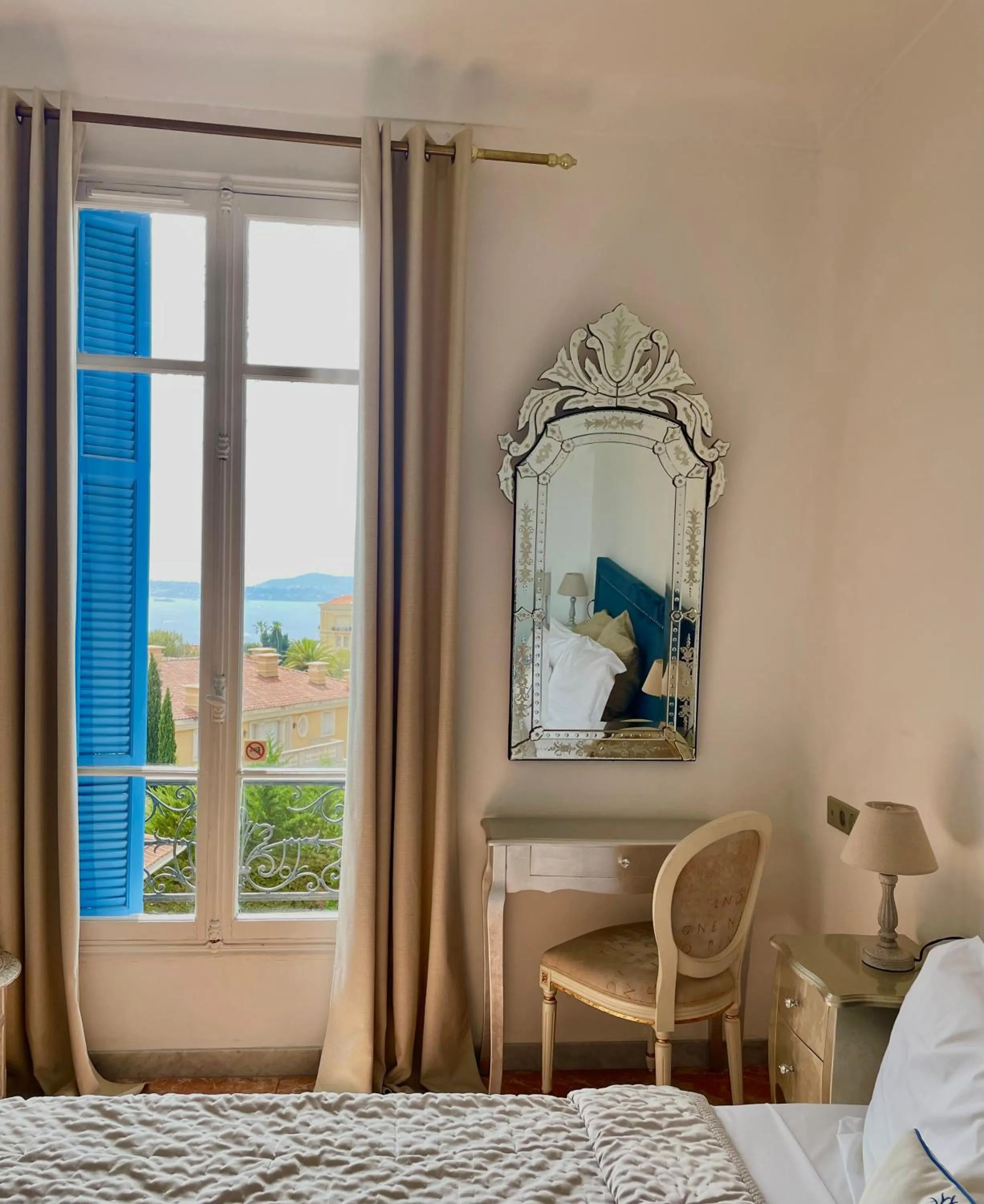 Bed in Hotel Normandy