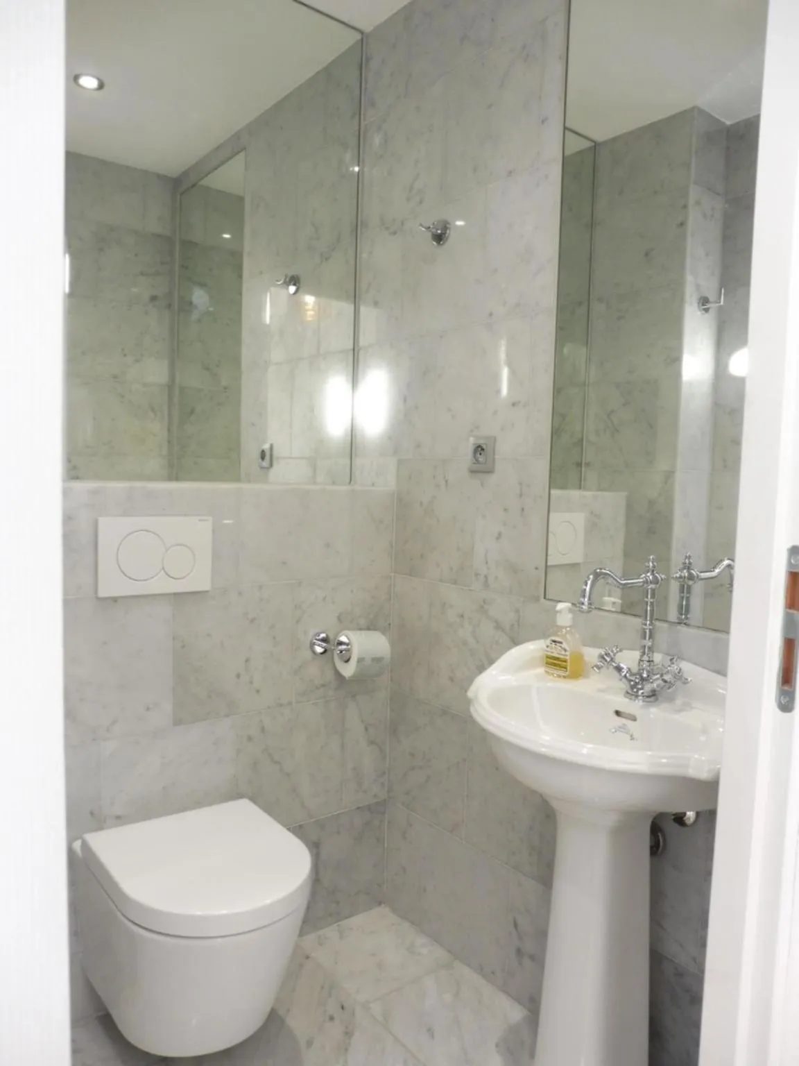 Bathroom in Hotel Normandy