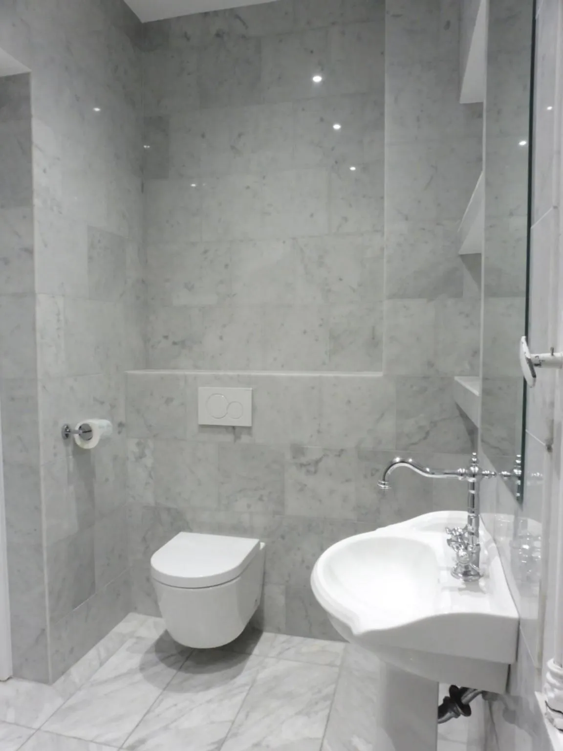 Bathroom in Hotel Normandy