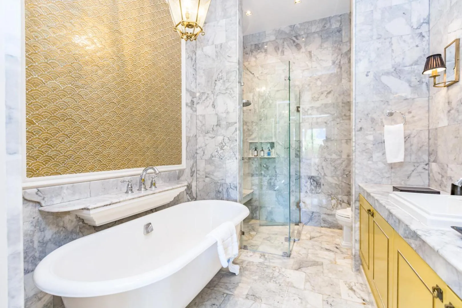 Shower in Chantra Khiri Chalet Chiang Mai