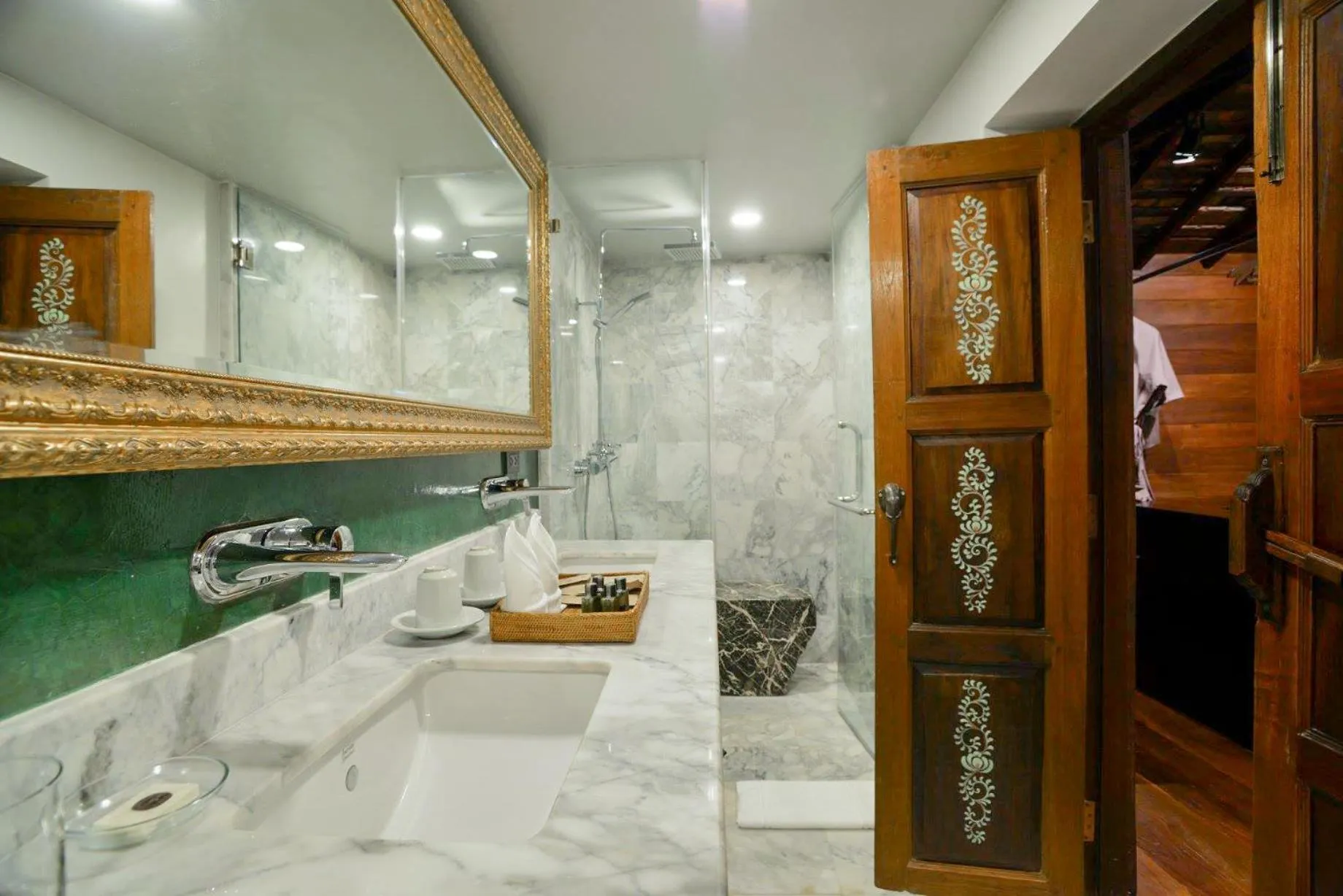 Shower in Chantra Khiri Chalet Chiang Mai