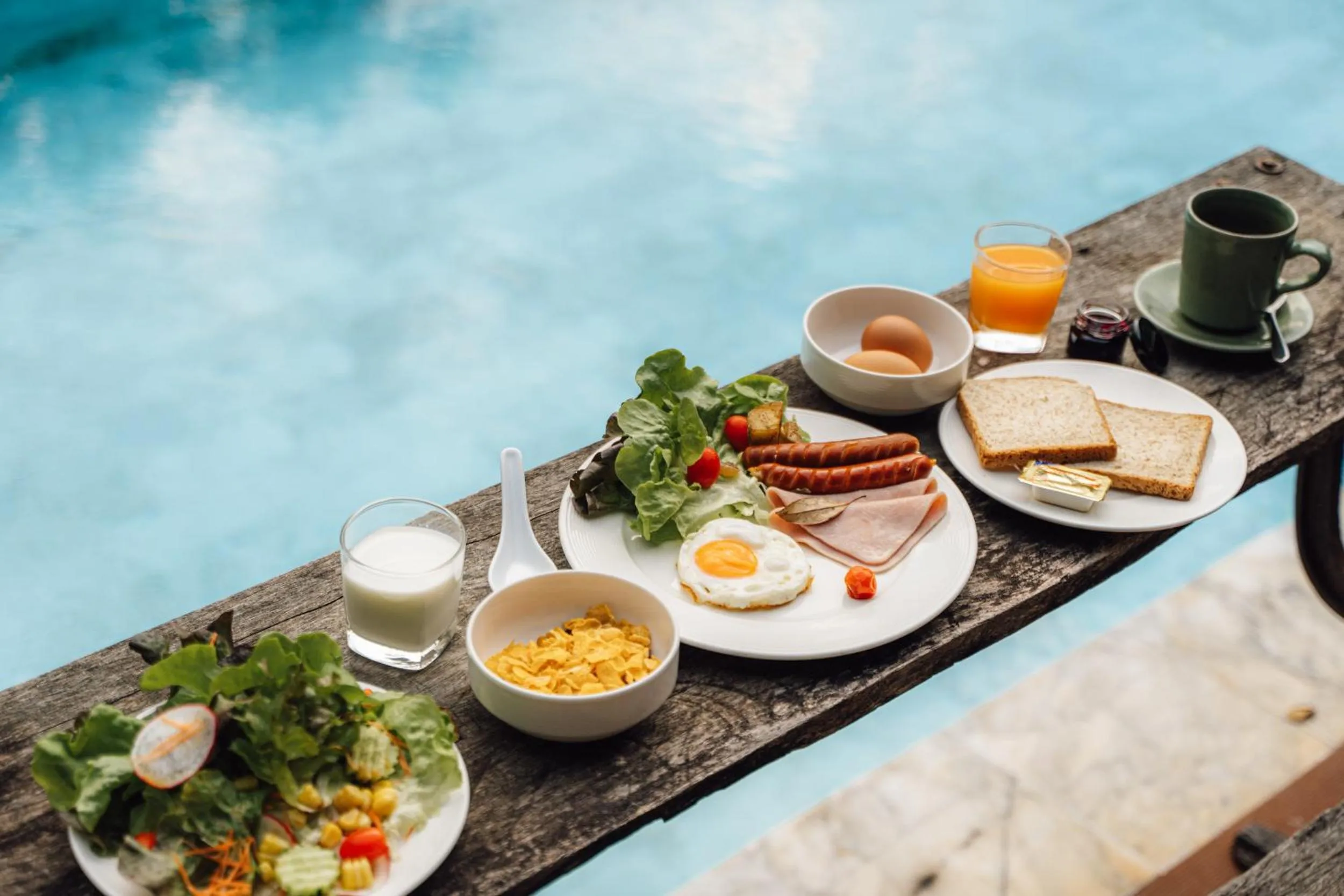 Food and drinks in Chantra Khiri Chalet Chiang Mai