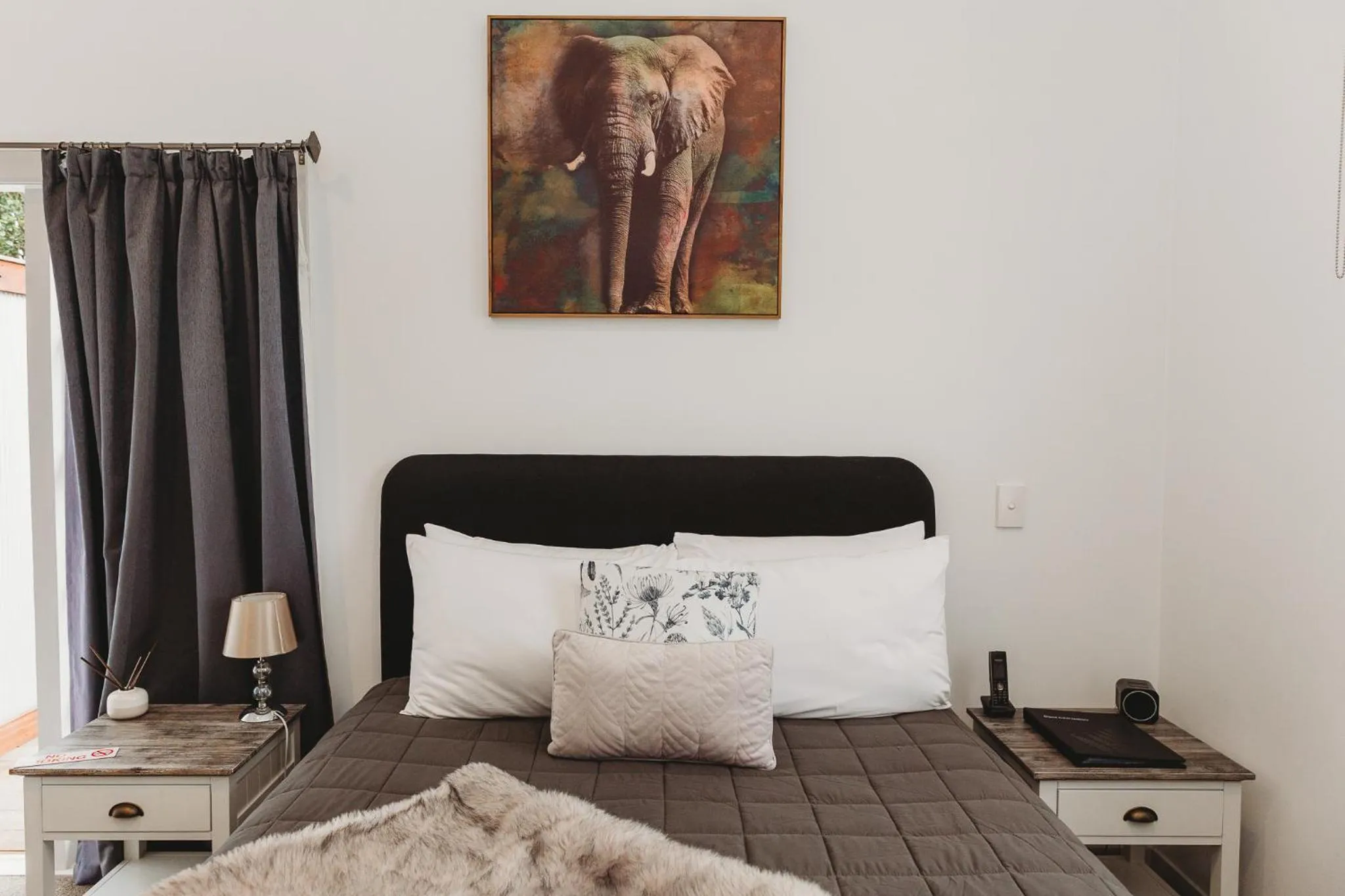 Bed in Talisman Hotel & Restaurant