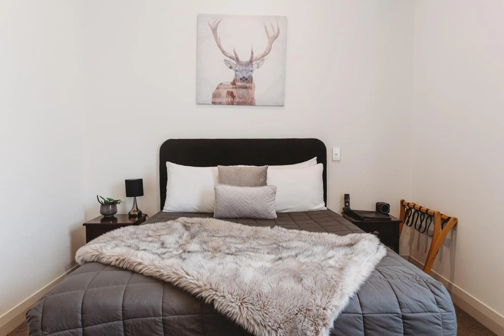 Bed in Talisman Hotel & Restaurant