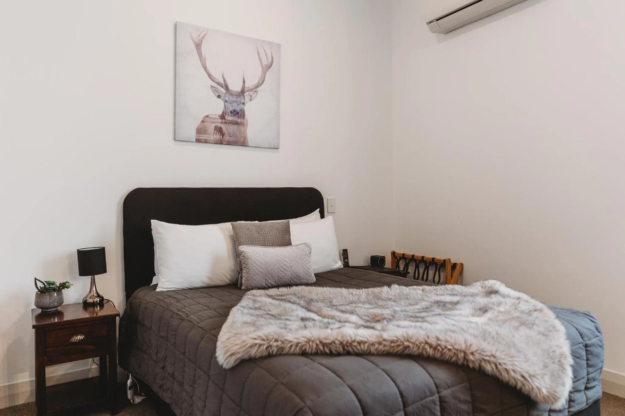 Bed in Talisman Hotel & Restaurant