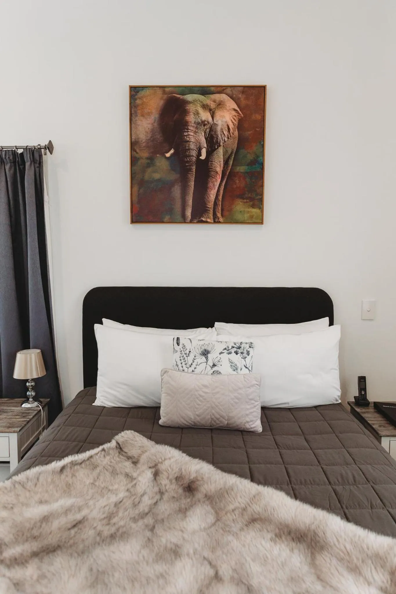 Bed in Talisman Hotel & Restaurant