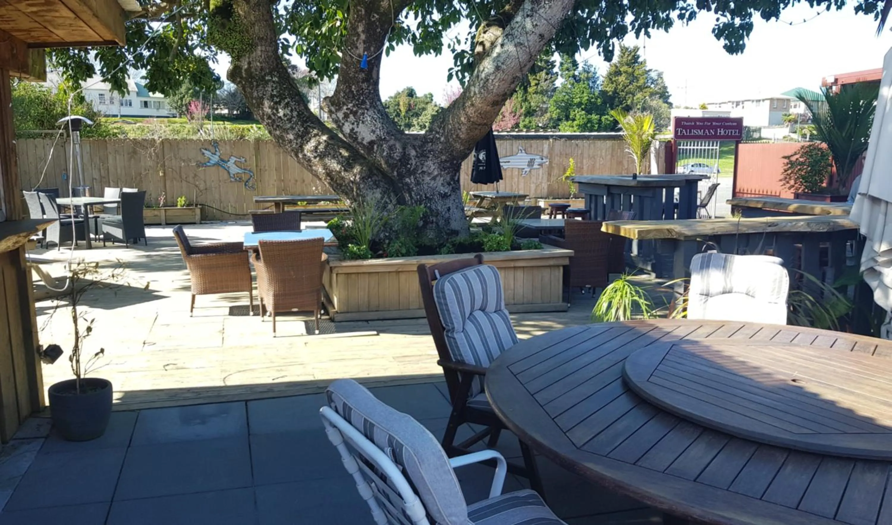 Talisman Hotel & Restaurant