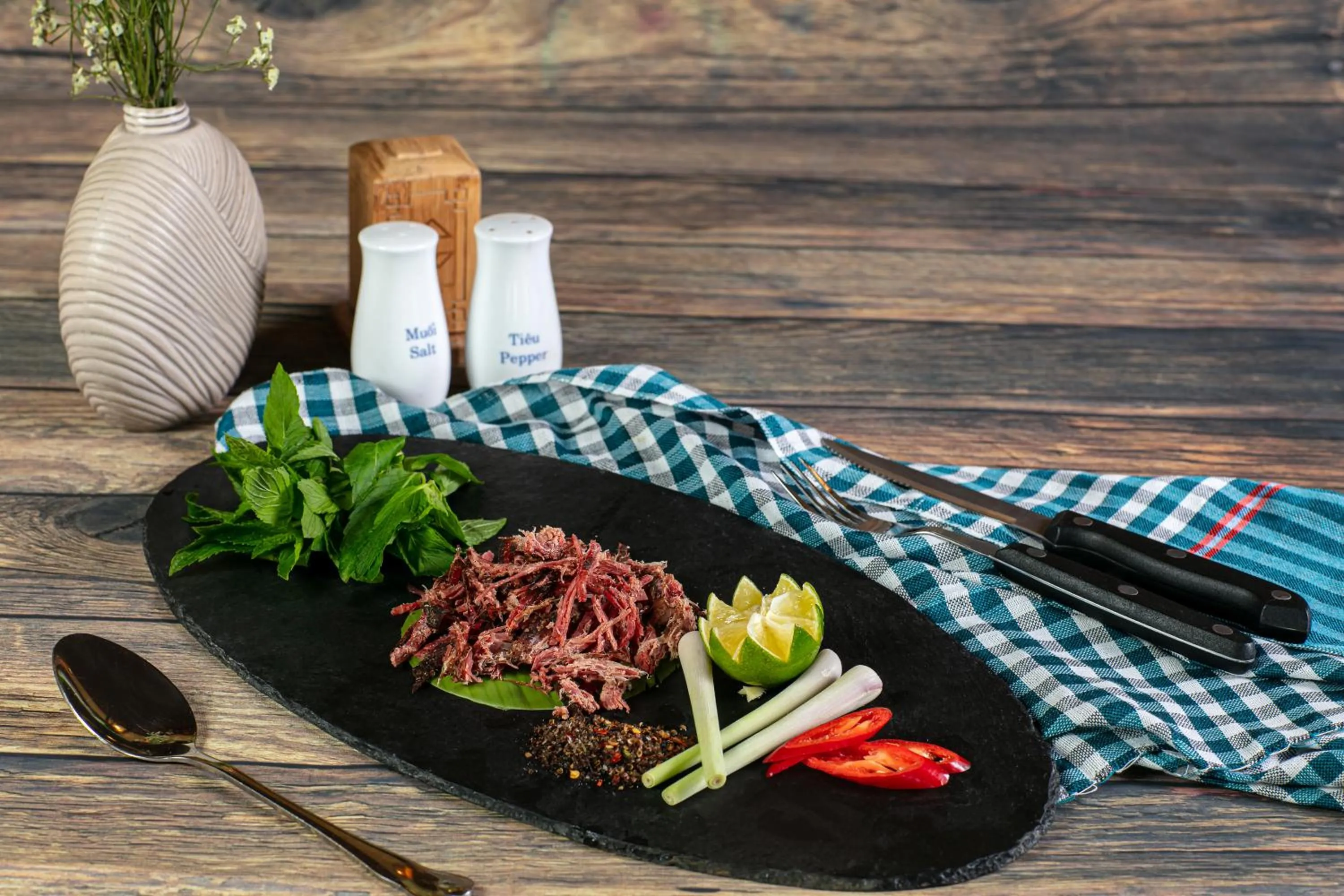 Food in Mai Chau Hideaway Lake Resort