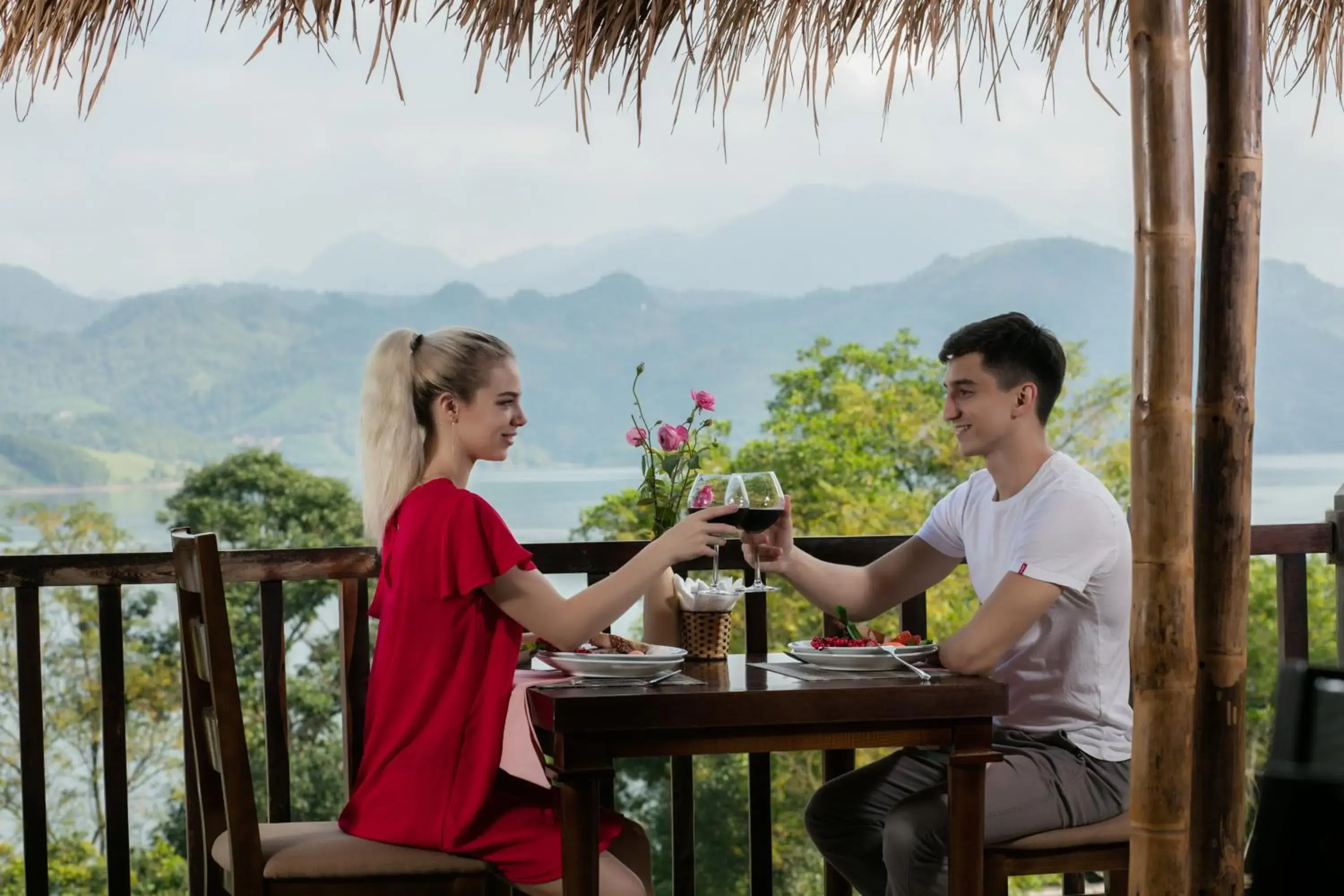 Restaurant/places to eat in Mai Chau Hideaway Lake Resort Restaurant/places to eat in Mai Chau Hideaway Lake Resort