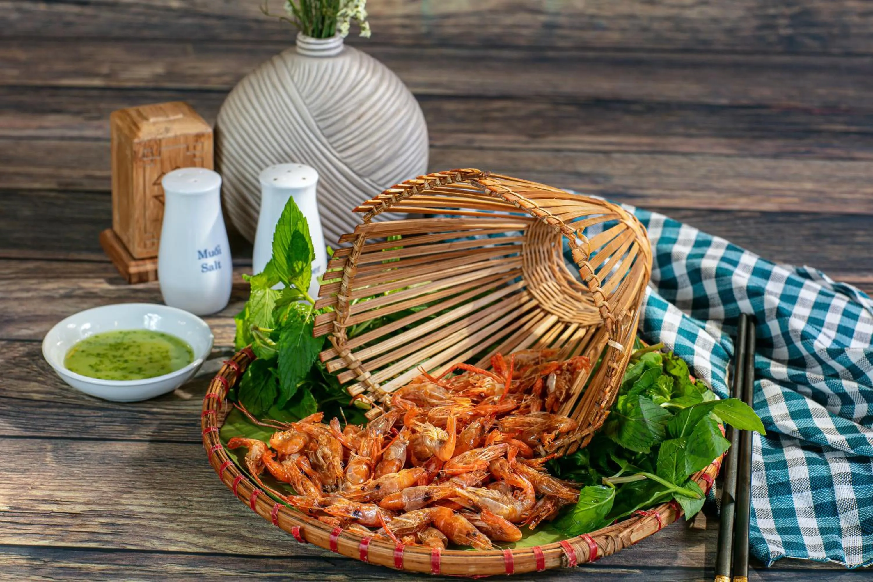 Food in Mai Chau Hideaway Lake Resort