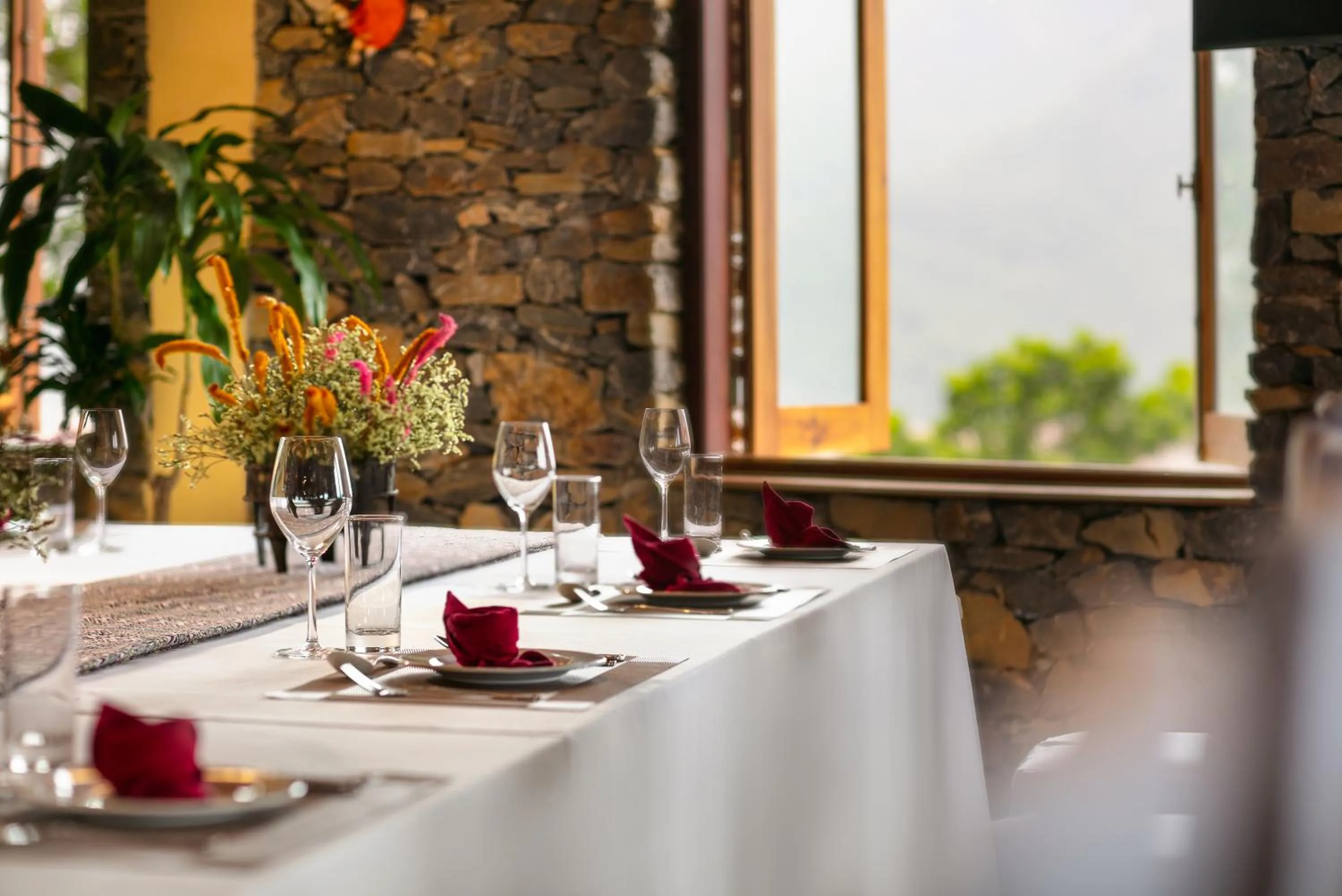 Restaurant/places to eat in Mai Chau Hideaway Lake Resort